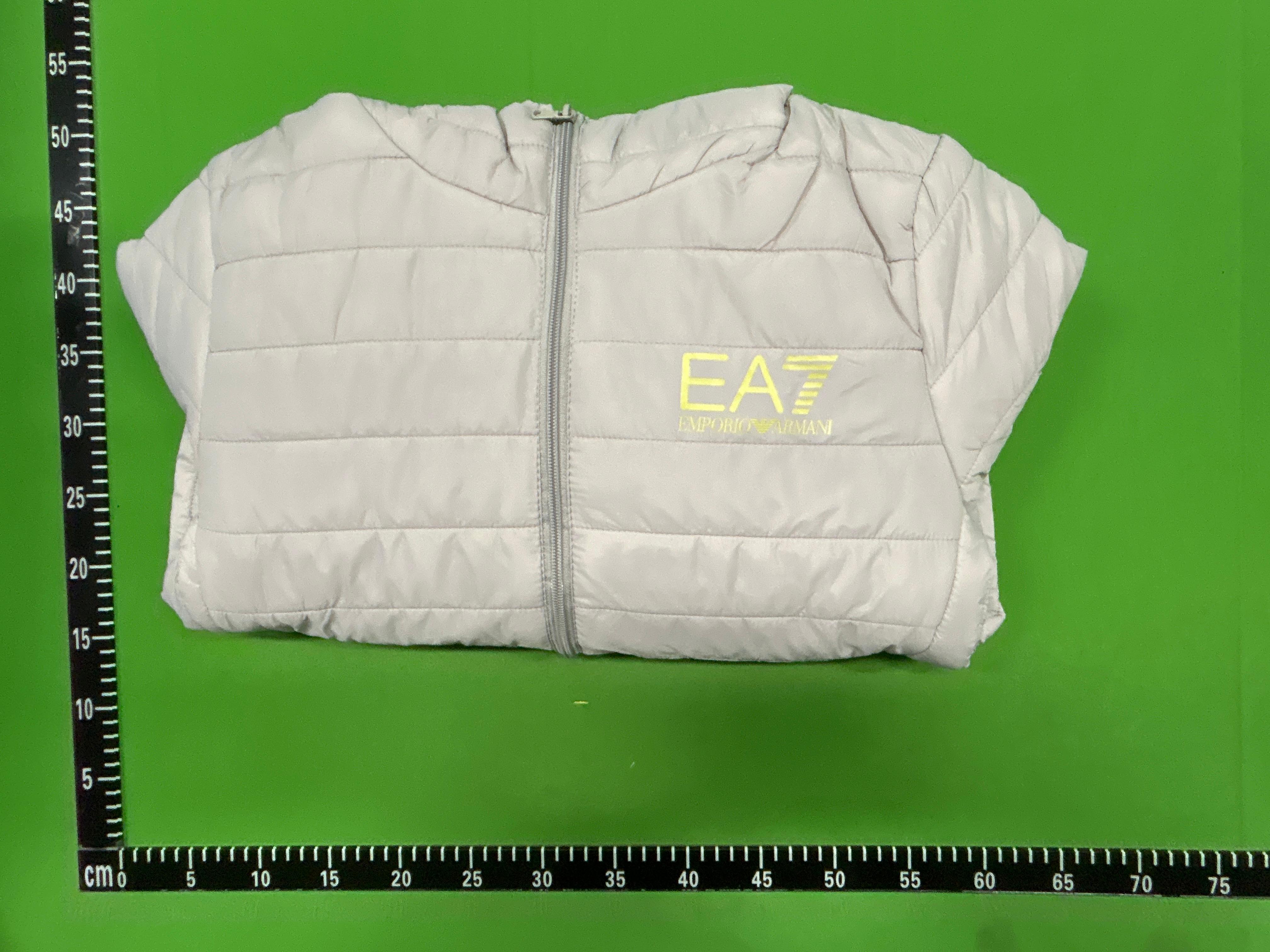 Foto QC 1 de EA7 Emporio Armani Core Identity Hooded Down Jacket Gold Logo Black