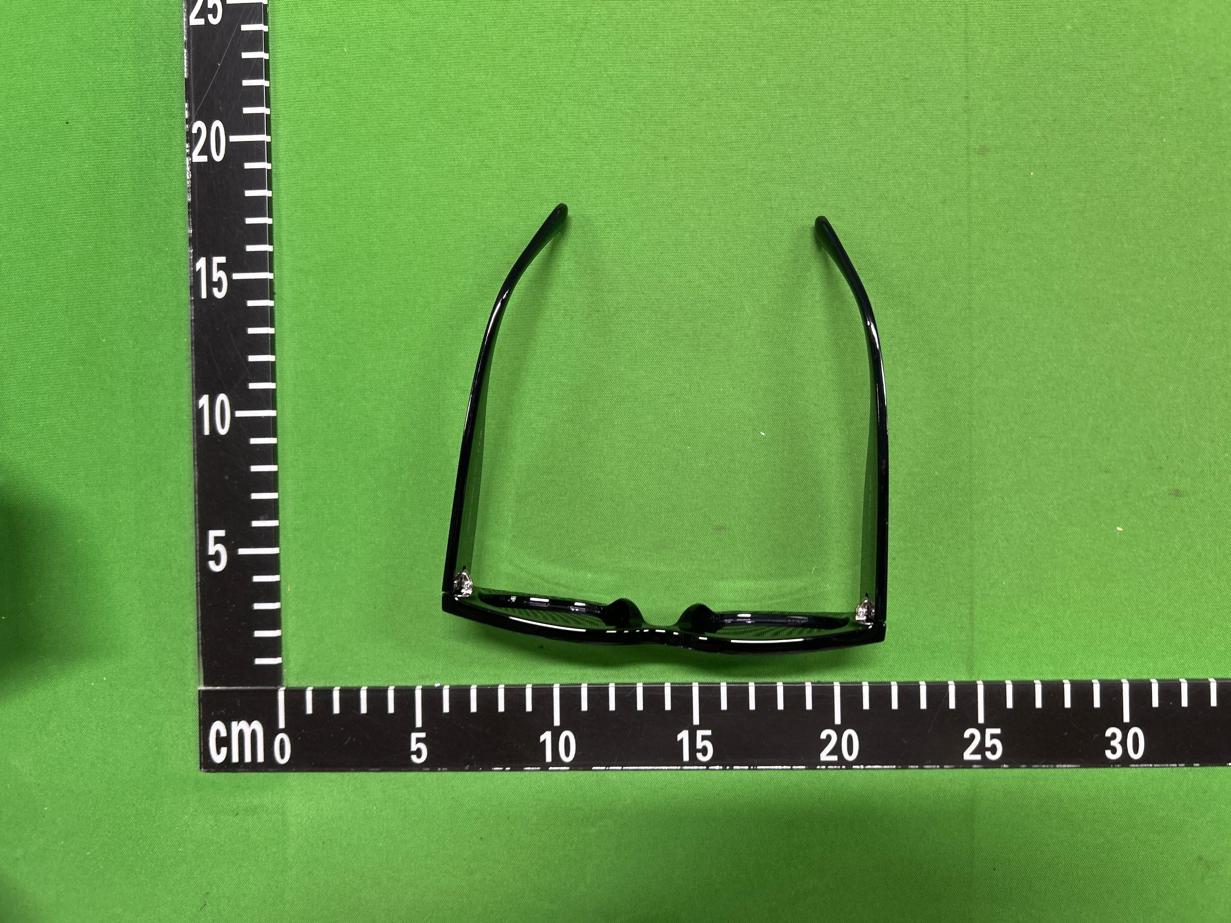 Foto QC 1 de Chanel Cat Eye Nylon Sunglasses Black White Brown (6056 1656/53)