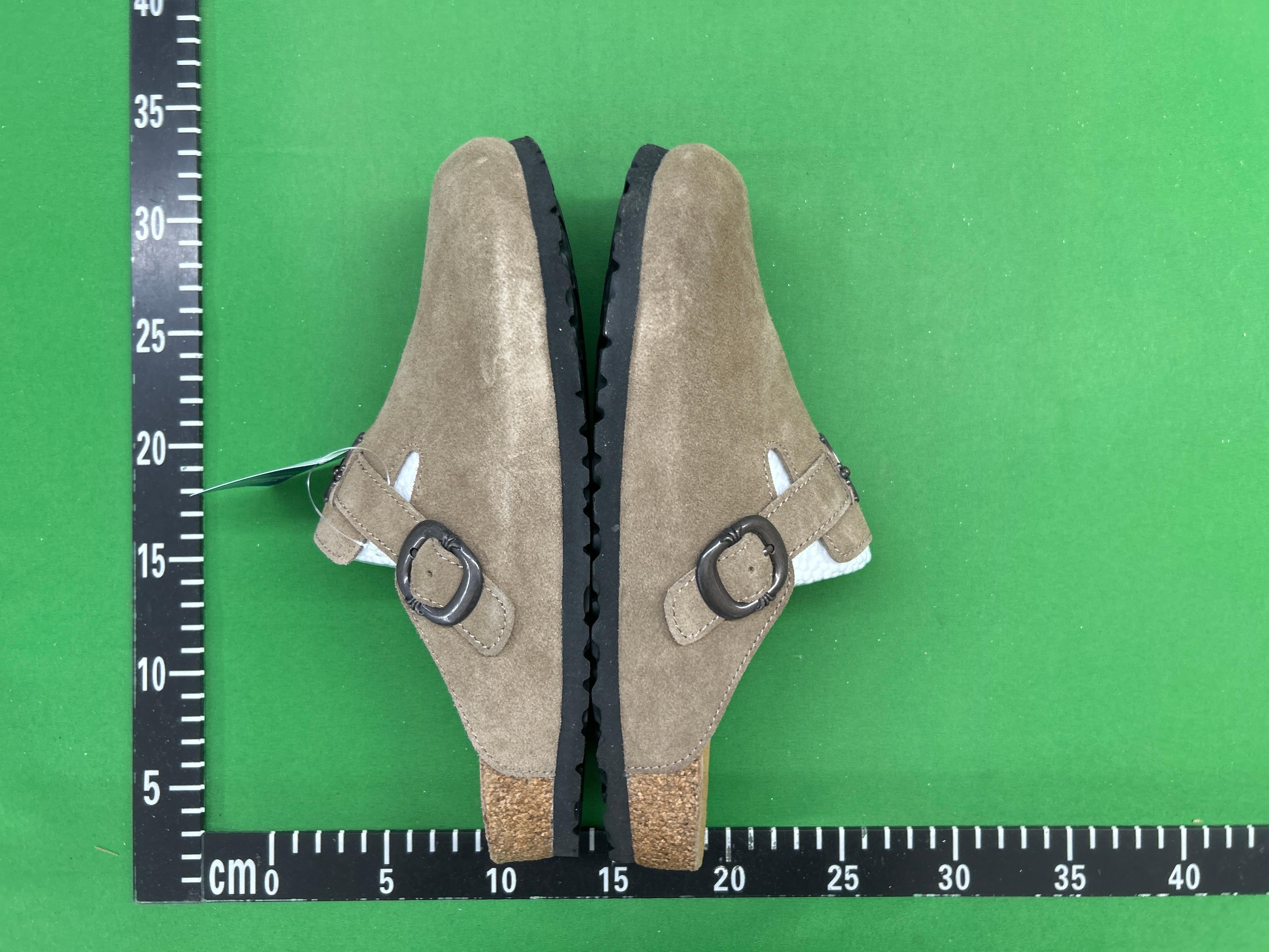 Foto QC 7 de Birkenstock Boston Suede Chrome Hearts Cross Hardware Tan