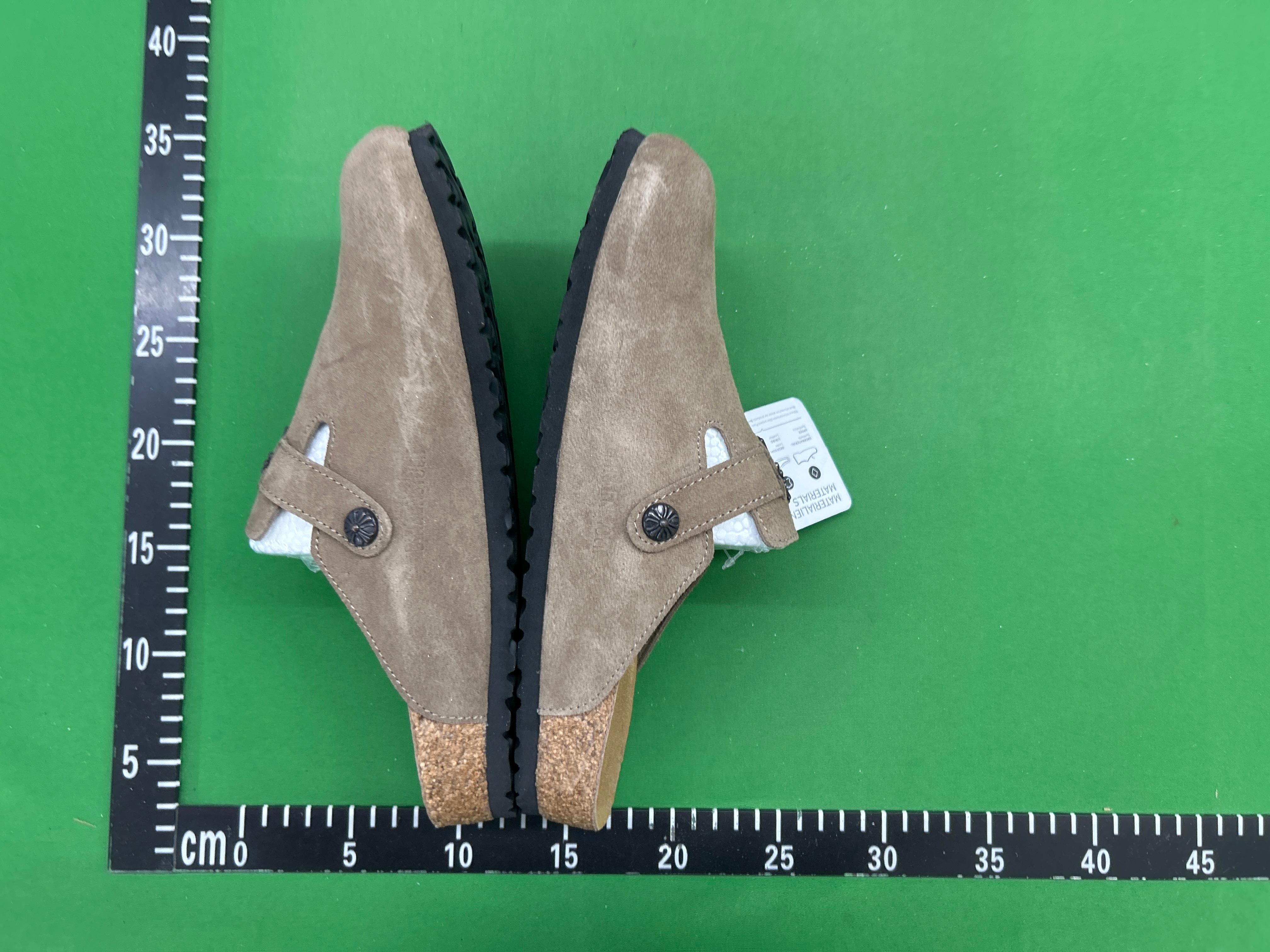 Foto QC 6 de Birkenstock Boston Suede Chrome Hearts Cross Hardware Tan