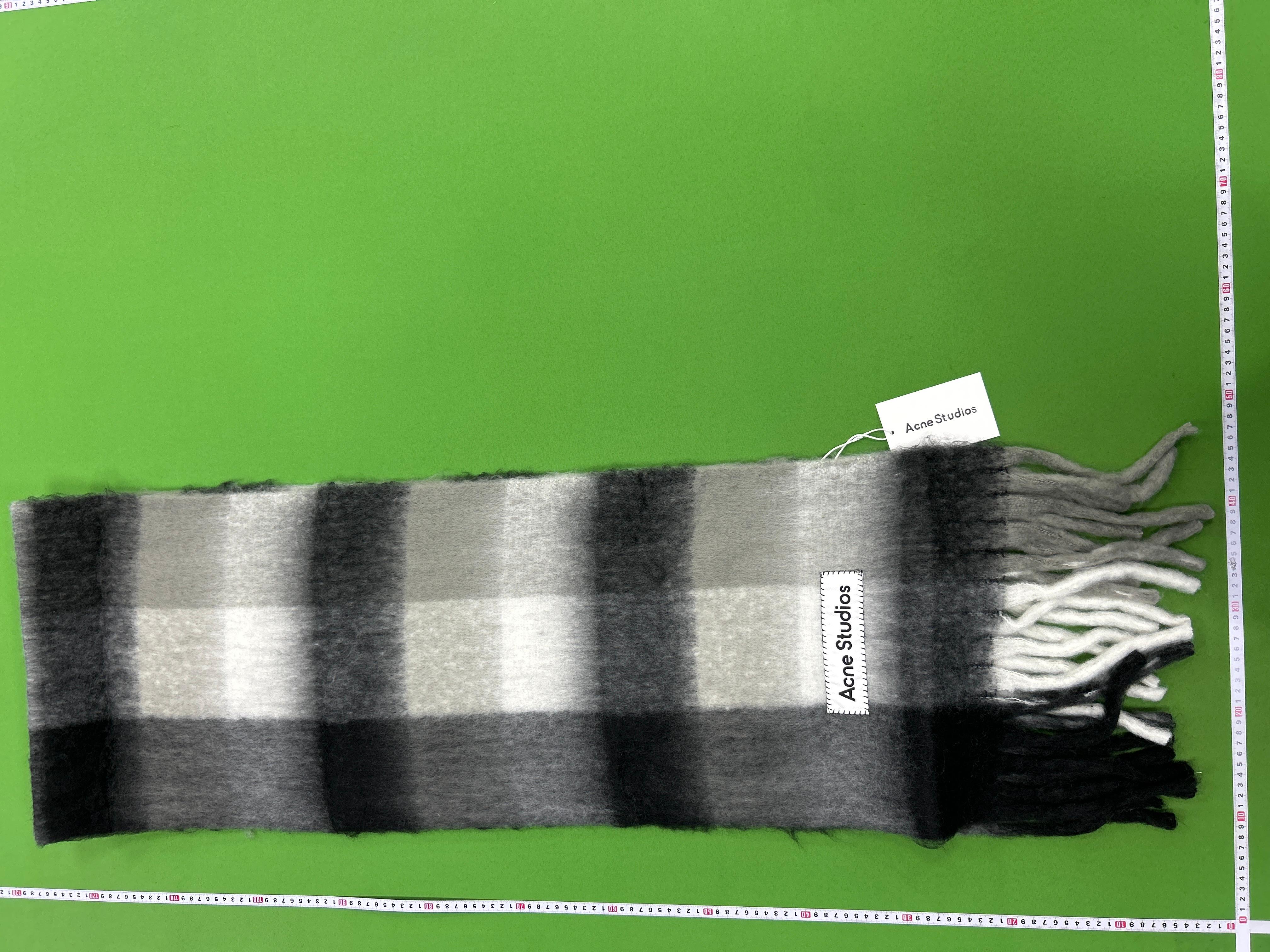 Foto QC 2 de Acne Studios Mohair Checked Scarf Light Blue/White/Powder Blue