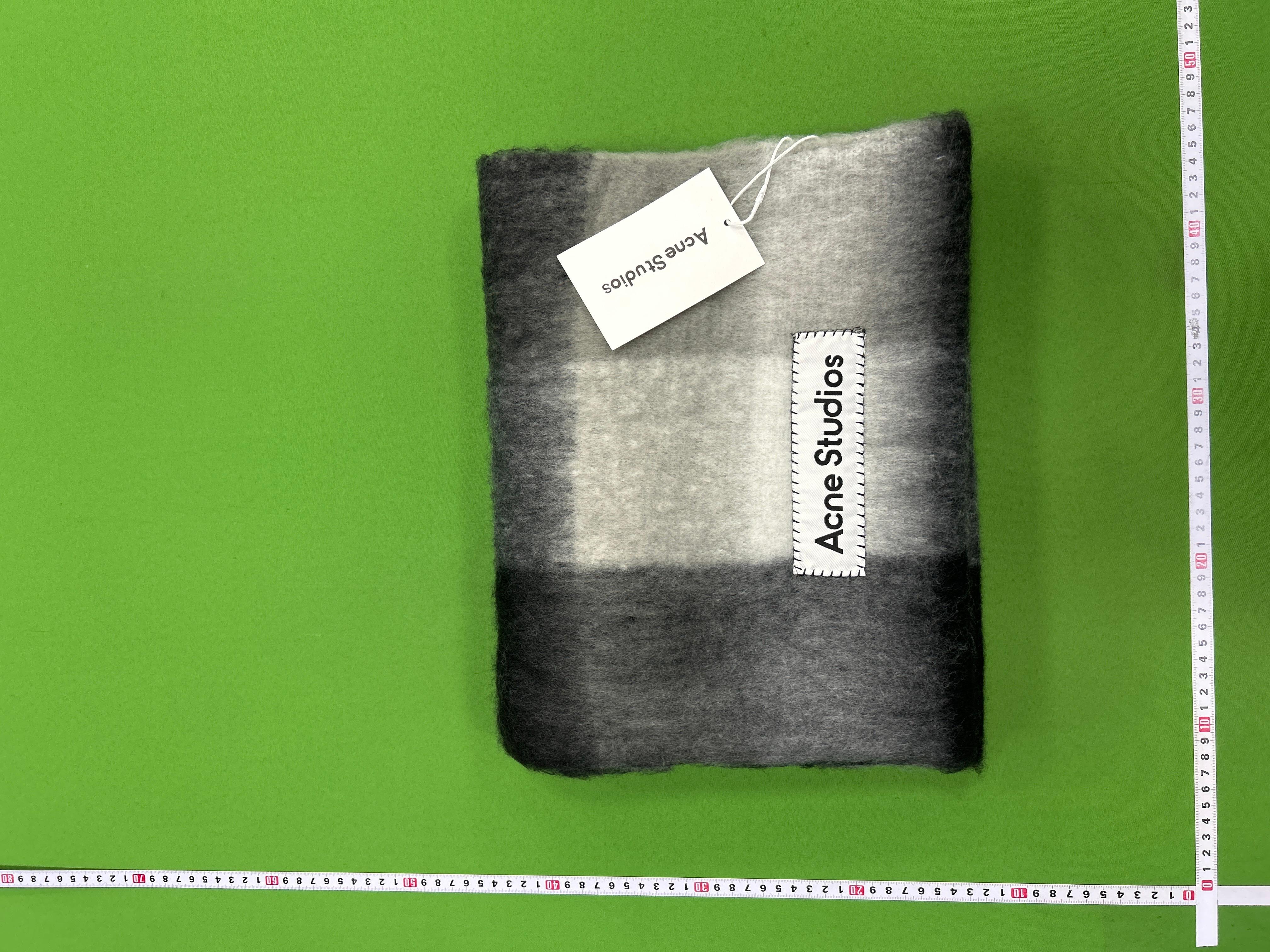 Foto QC 1 de Acne Studios Mohair Checked Scarf Light Blue/White/Powder Blue