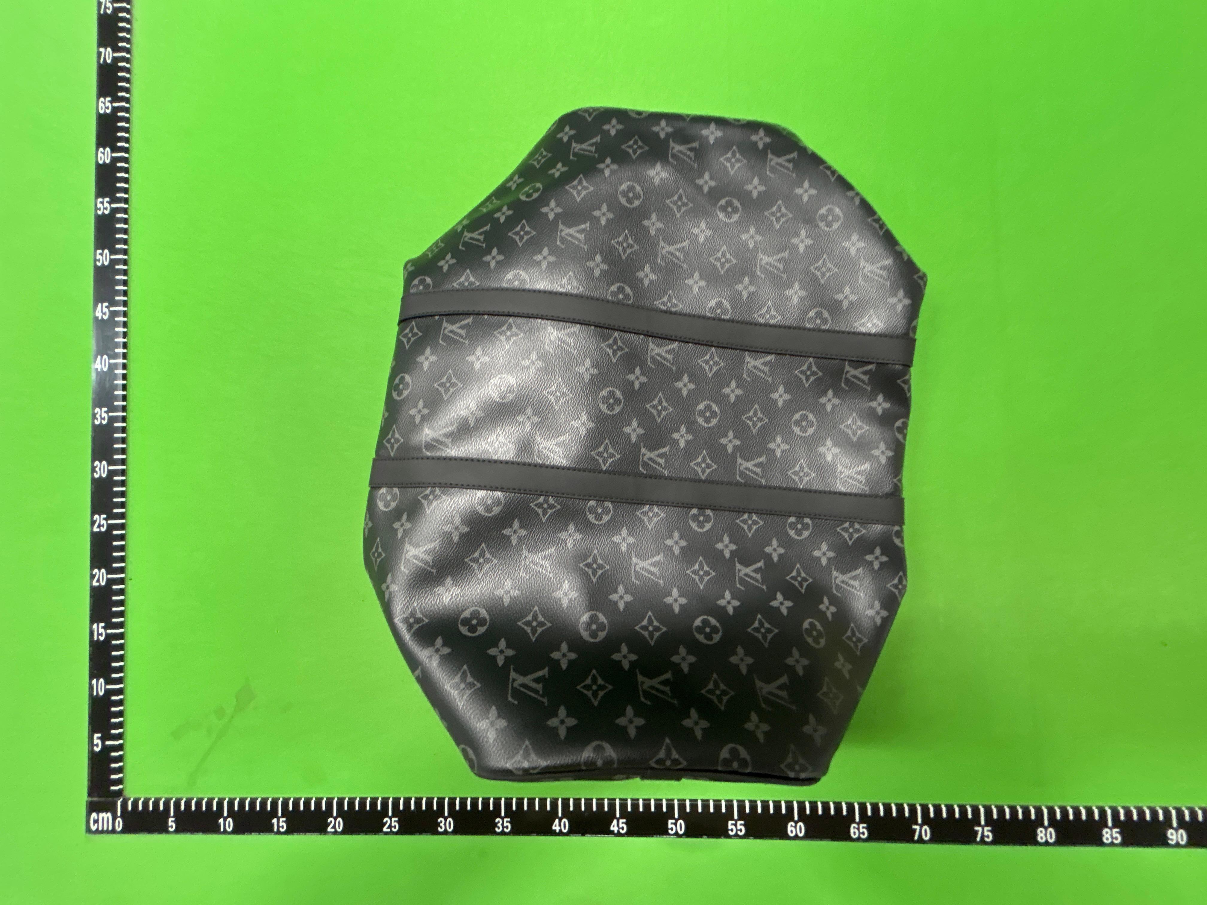 Foto QC 7 de Louis Vuitton Keepall Bandouliere 50 Monogram Eclipse