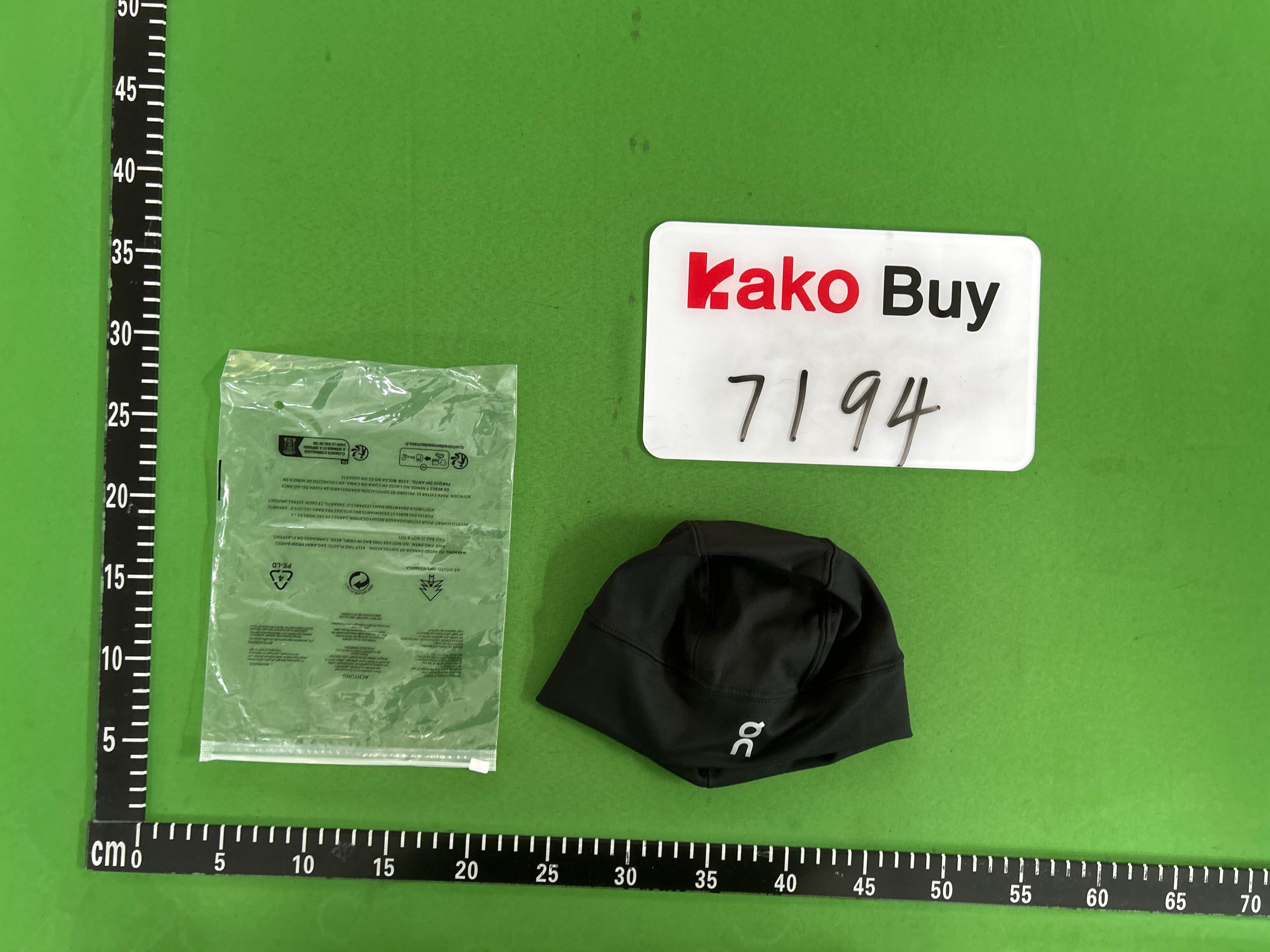 Foto QC 8 de On Lightweight Beanie Navy