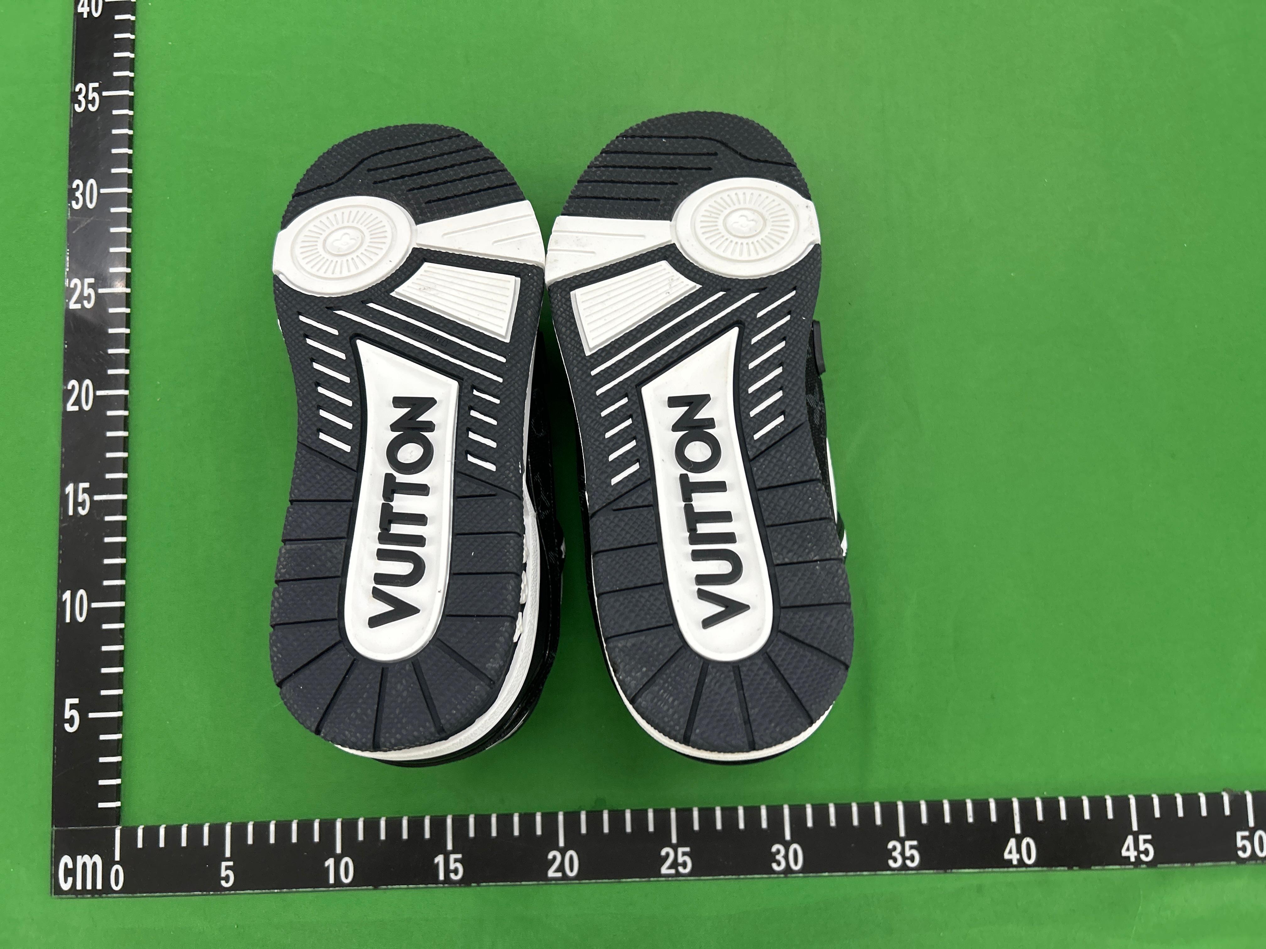 Foto QC 7 de Louis Vuitton Trainer Low Monogram Denim White