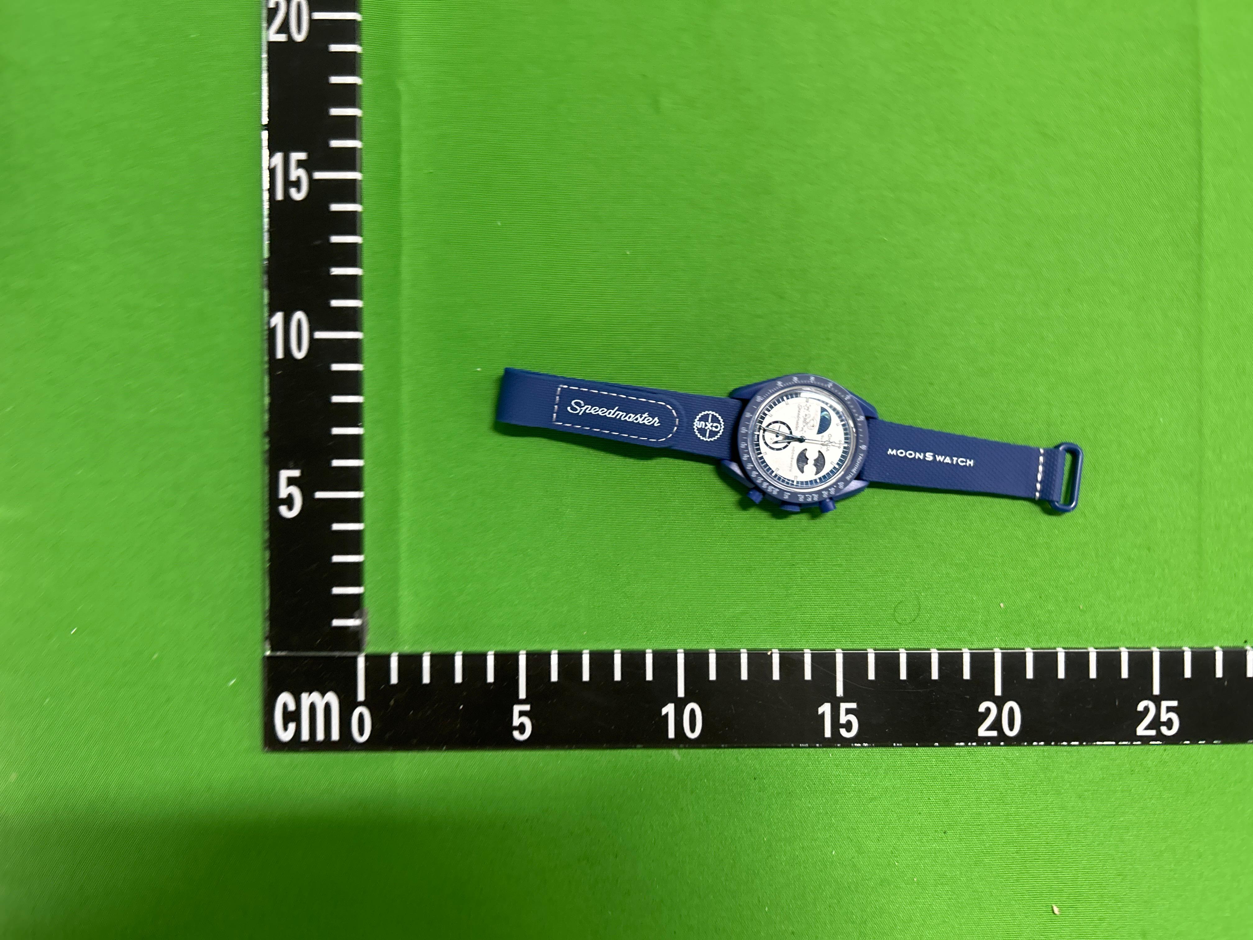 Foto QC 1 de Swatch x Omega Bioceramic Moonswatch Mission to Mercury SO33A100