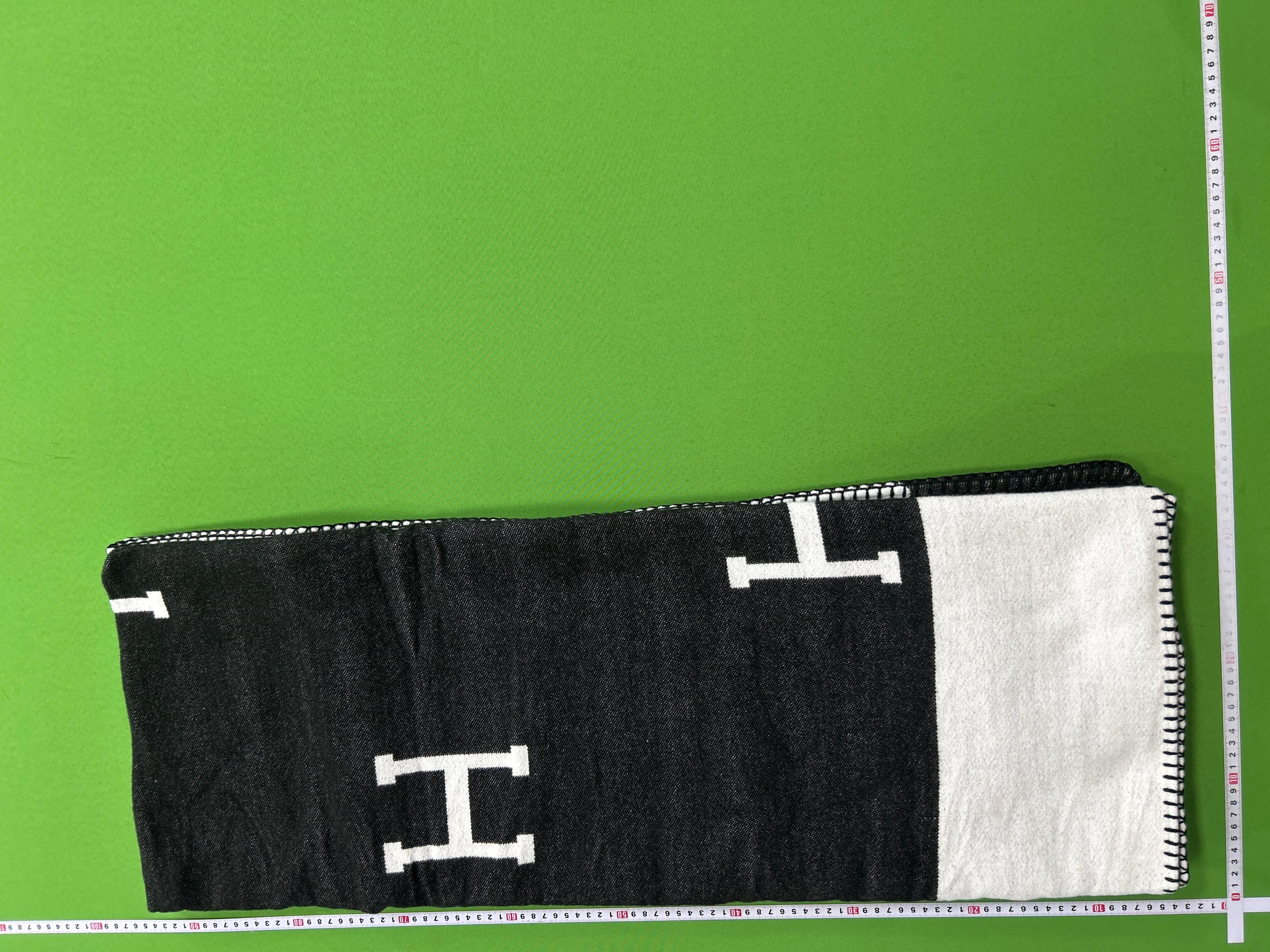Foto QC 8 de Hermes H Blanket Grey