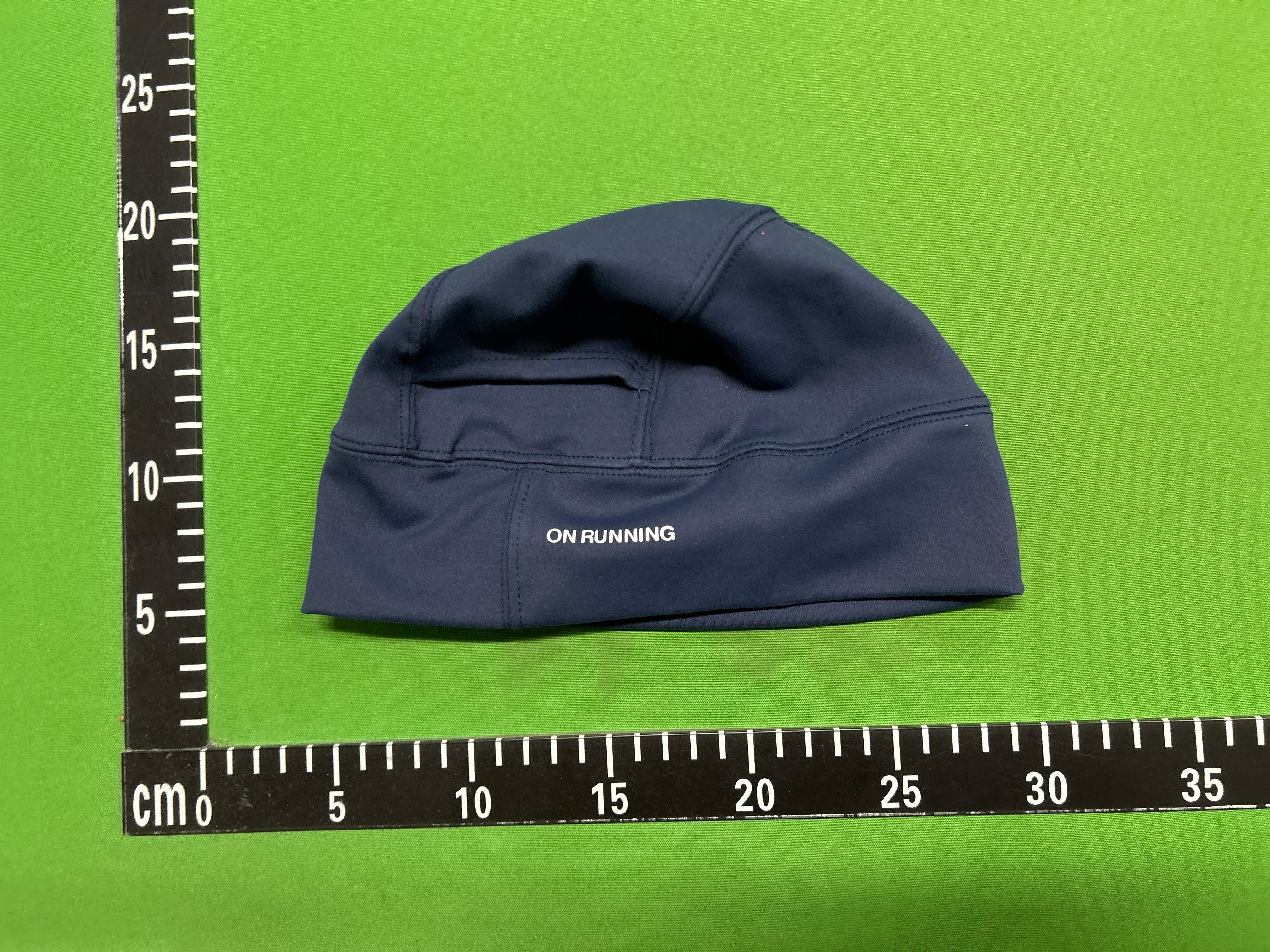 Foto QC 6 de On Lightweight Beanie Navy