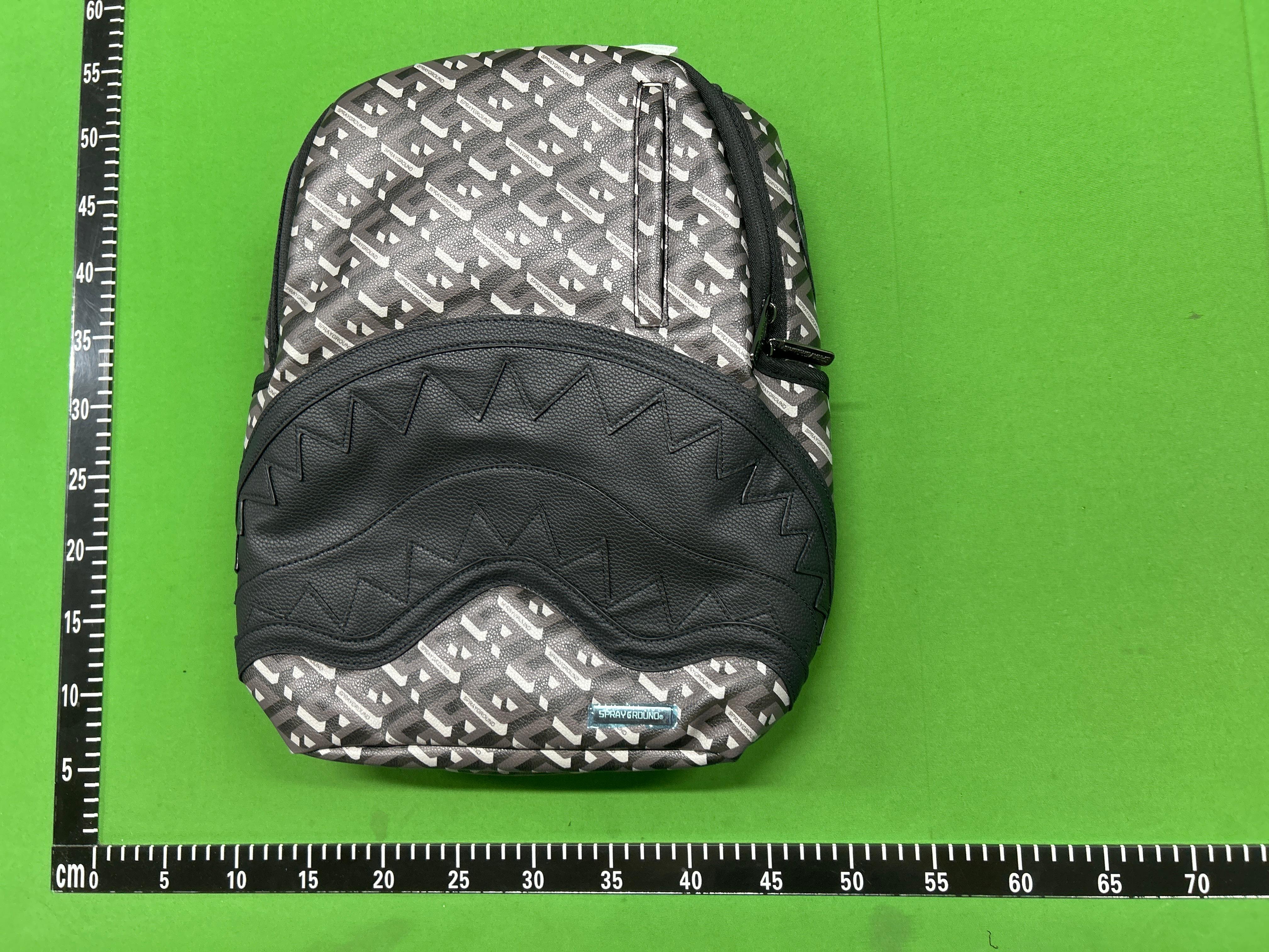Foto QC 7 de Sprayground Sharks In Paris Backpack Black Grey Checkerboard