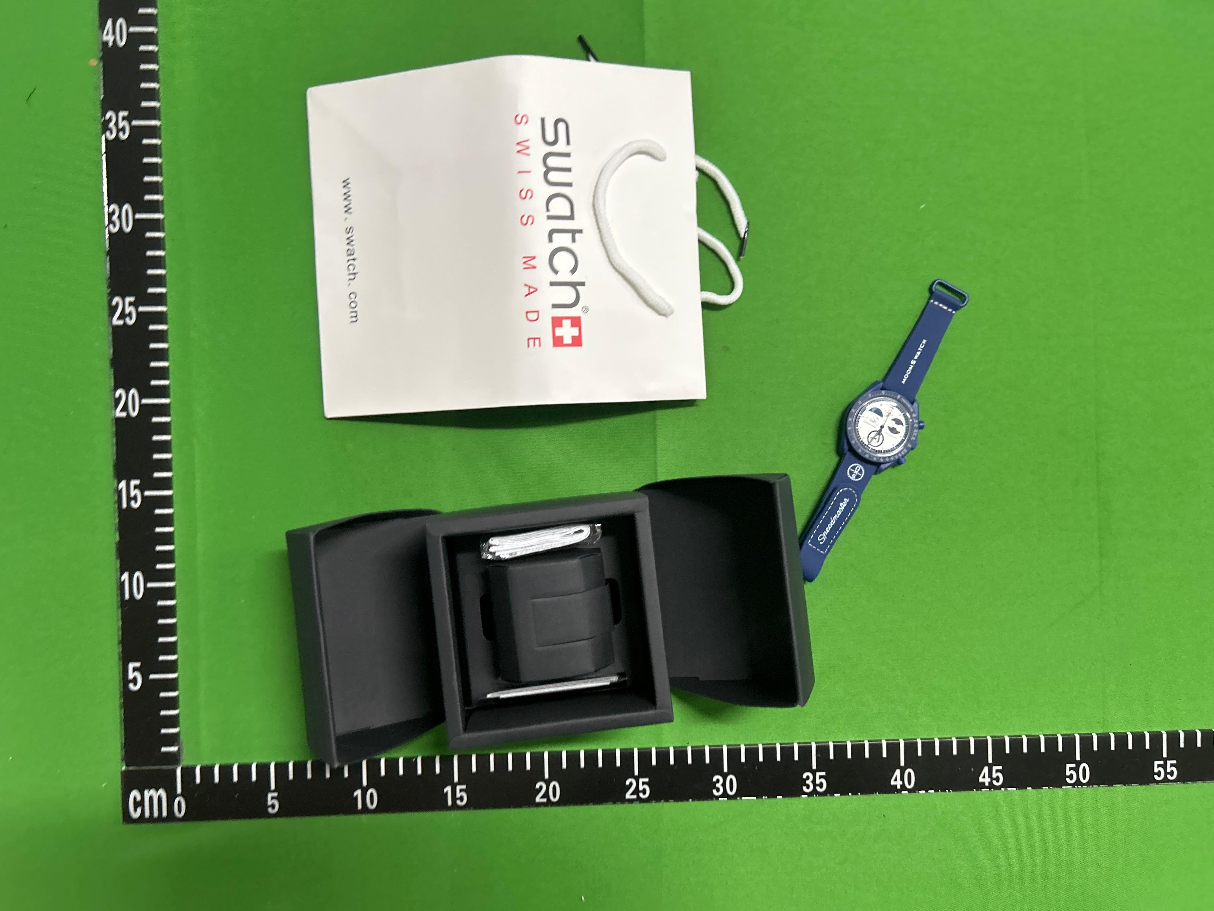 Foto QC 2 de Swatch x Omega Bioceramic Moonswatch Mission to Mercury SO33A100