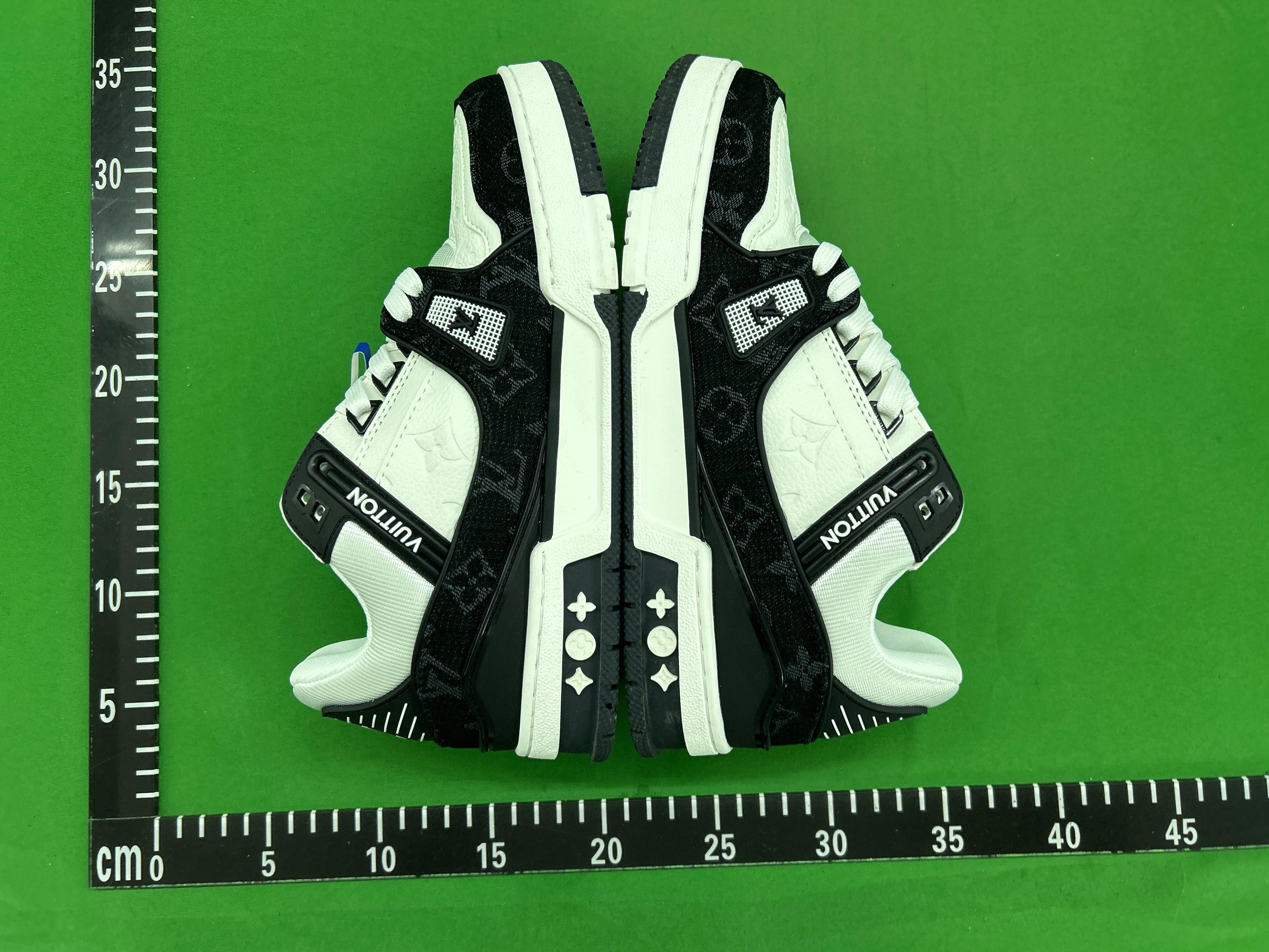 Foto QC 8 de Louis Vuitton Trainer Low Monogram Denim White