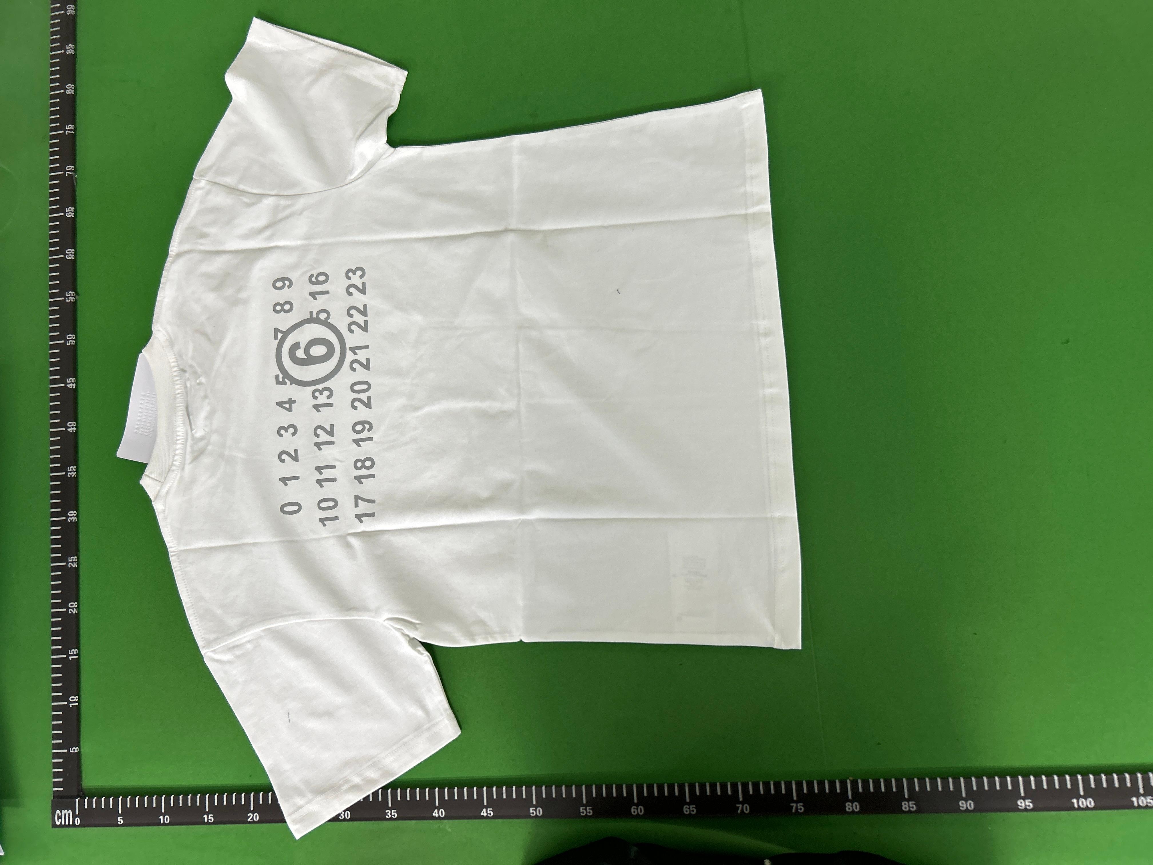 Foto QC 4 de Maison Margiela T-shirt Numeric Logo Black