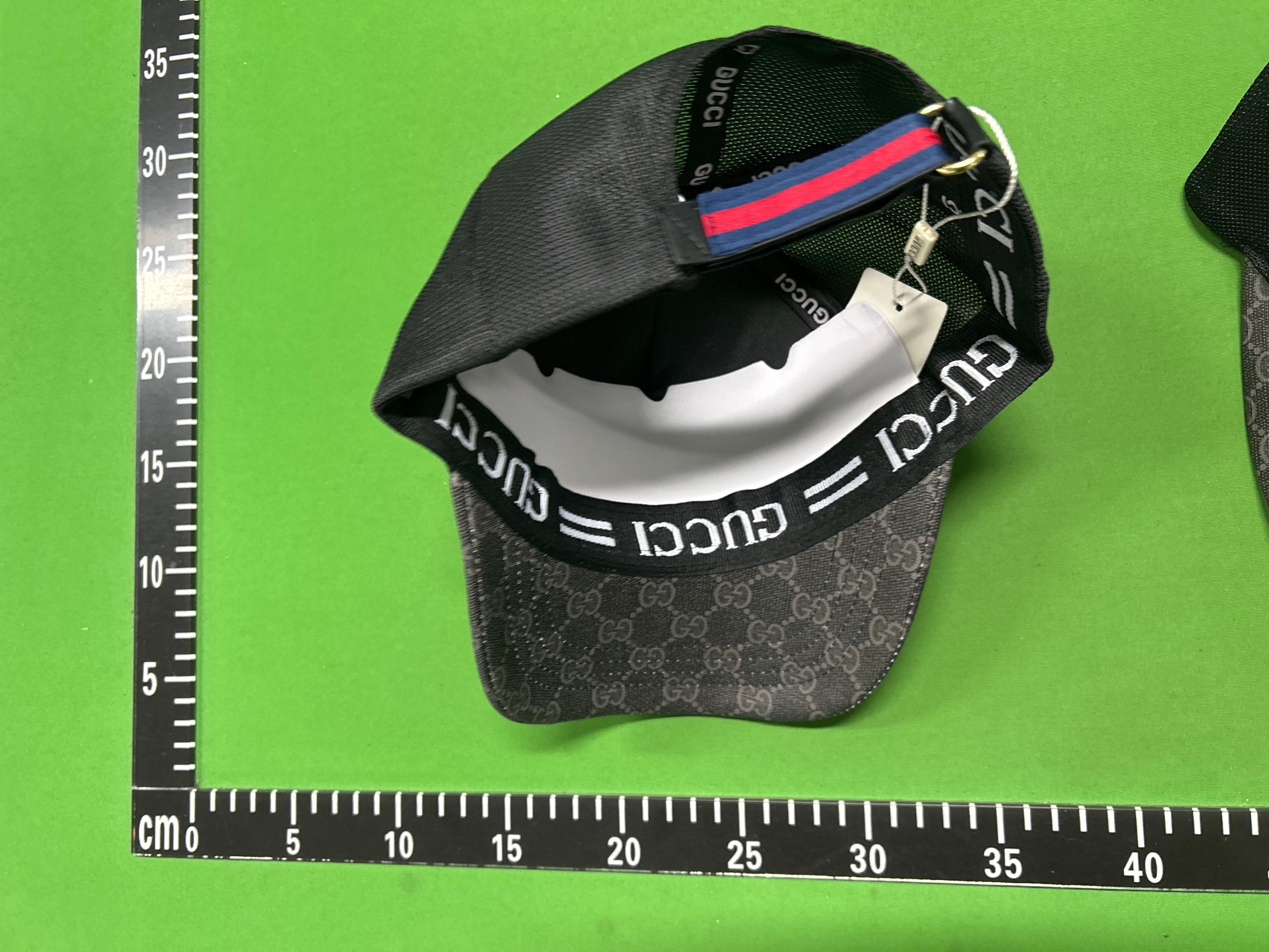 Foto QC 2 de Gucci GG Supreme Wolf Cap Black