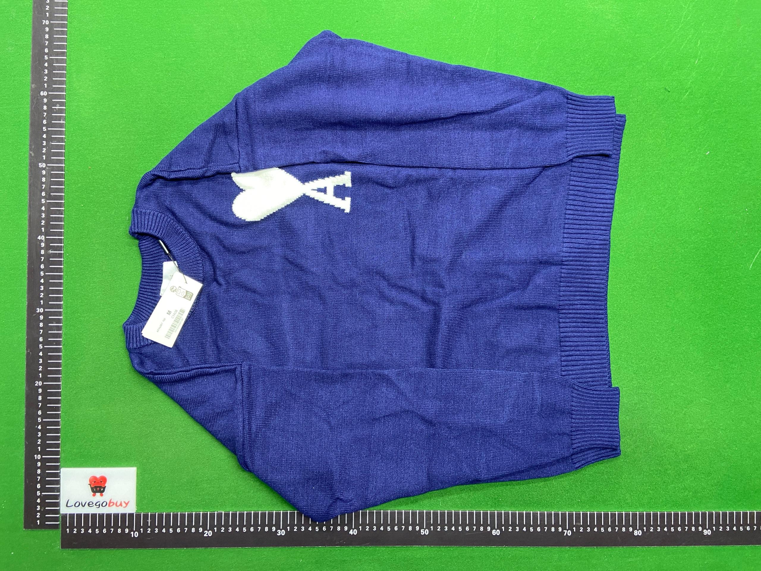 Foto QC 2 de AMI Paris Ami de Coeur Crewneck Sweater Pale Blue