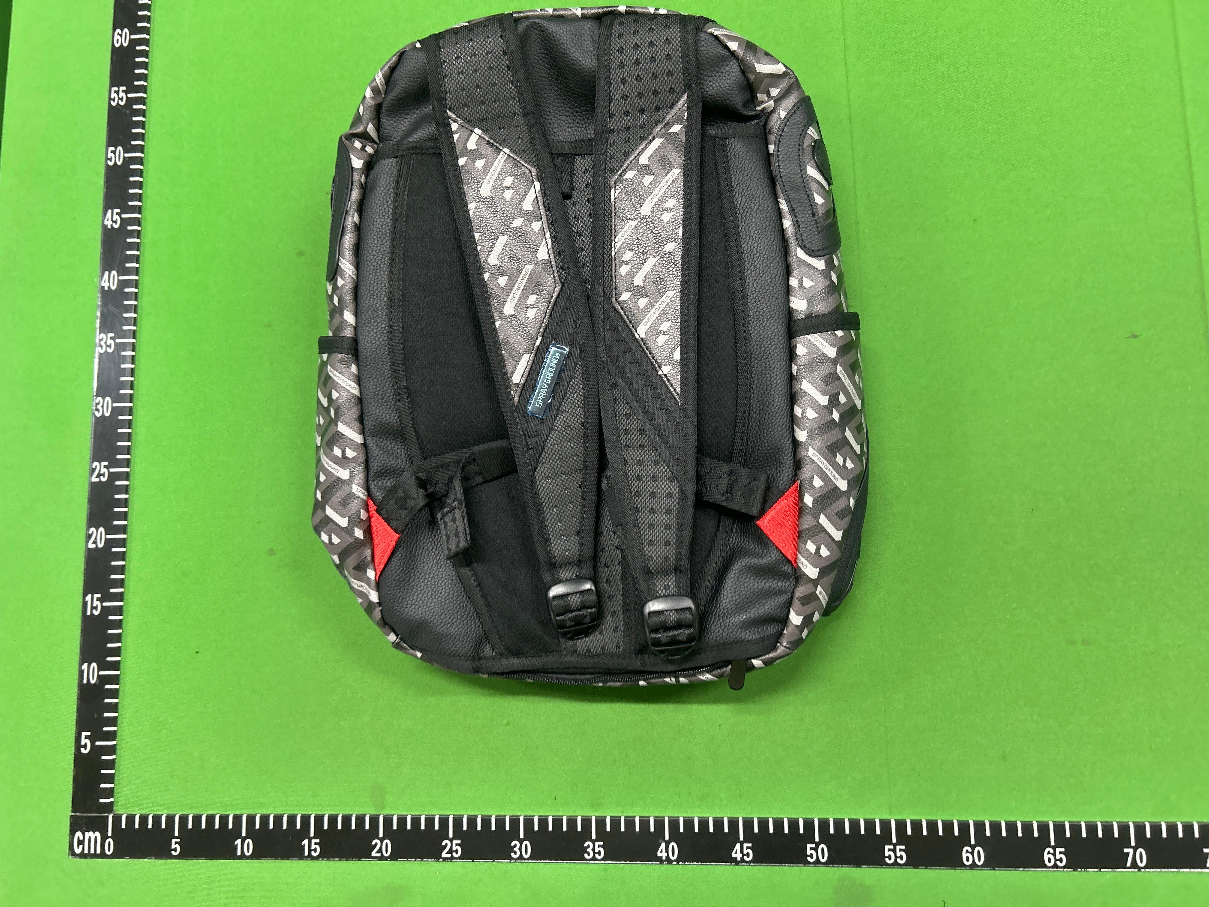 Foto QC 6 de Sprayground Sharks In Paris Backpack Black Grey Checkerboard