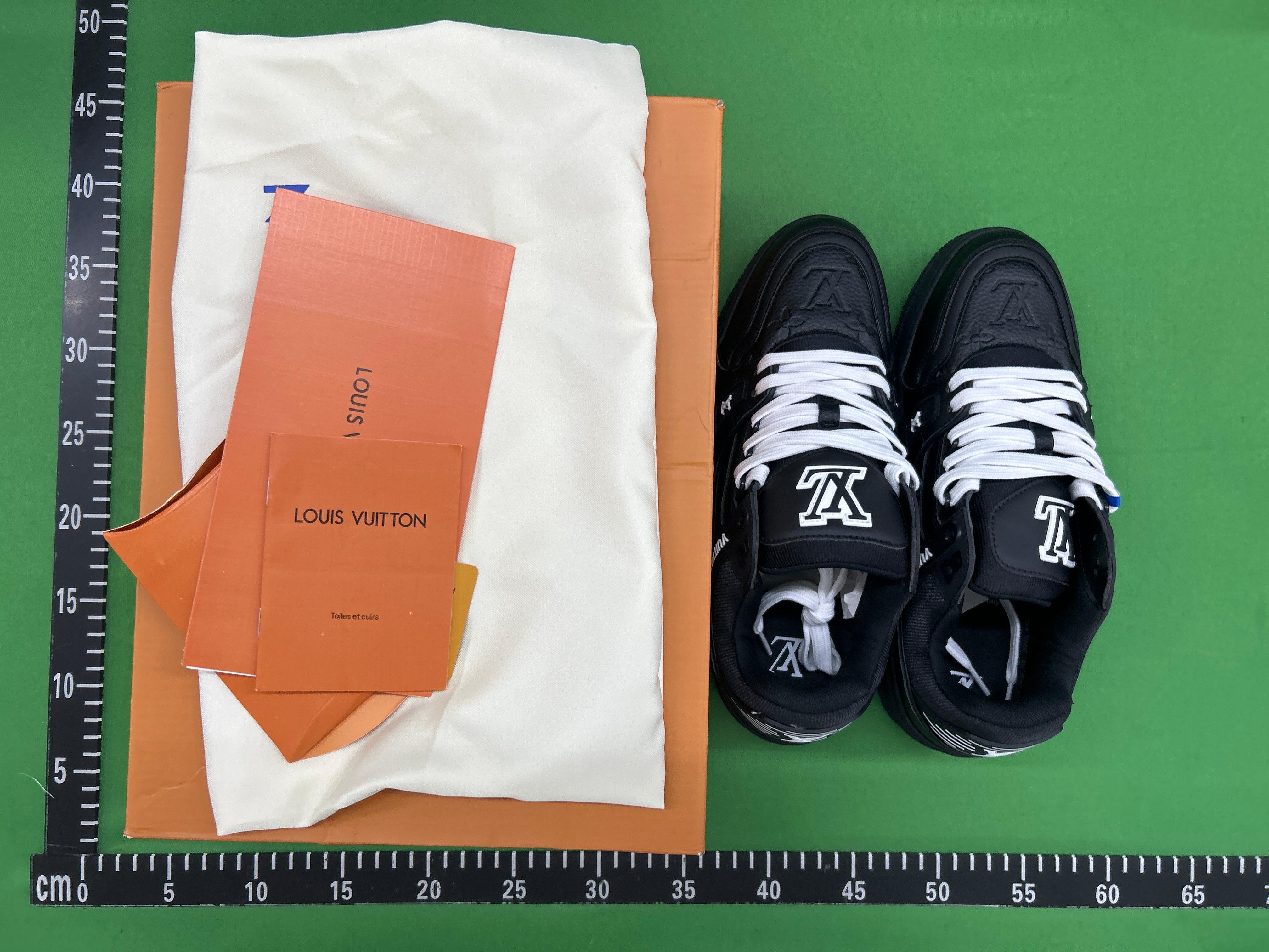 Foto QC 3 de Louis Vuitton Skate Black Swarovski Monogram 1A4WTW