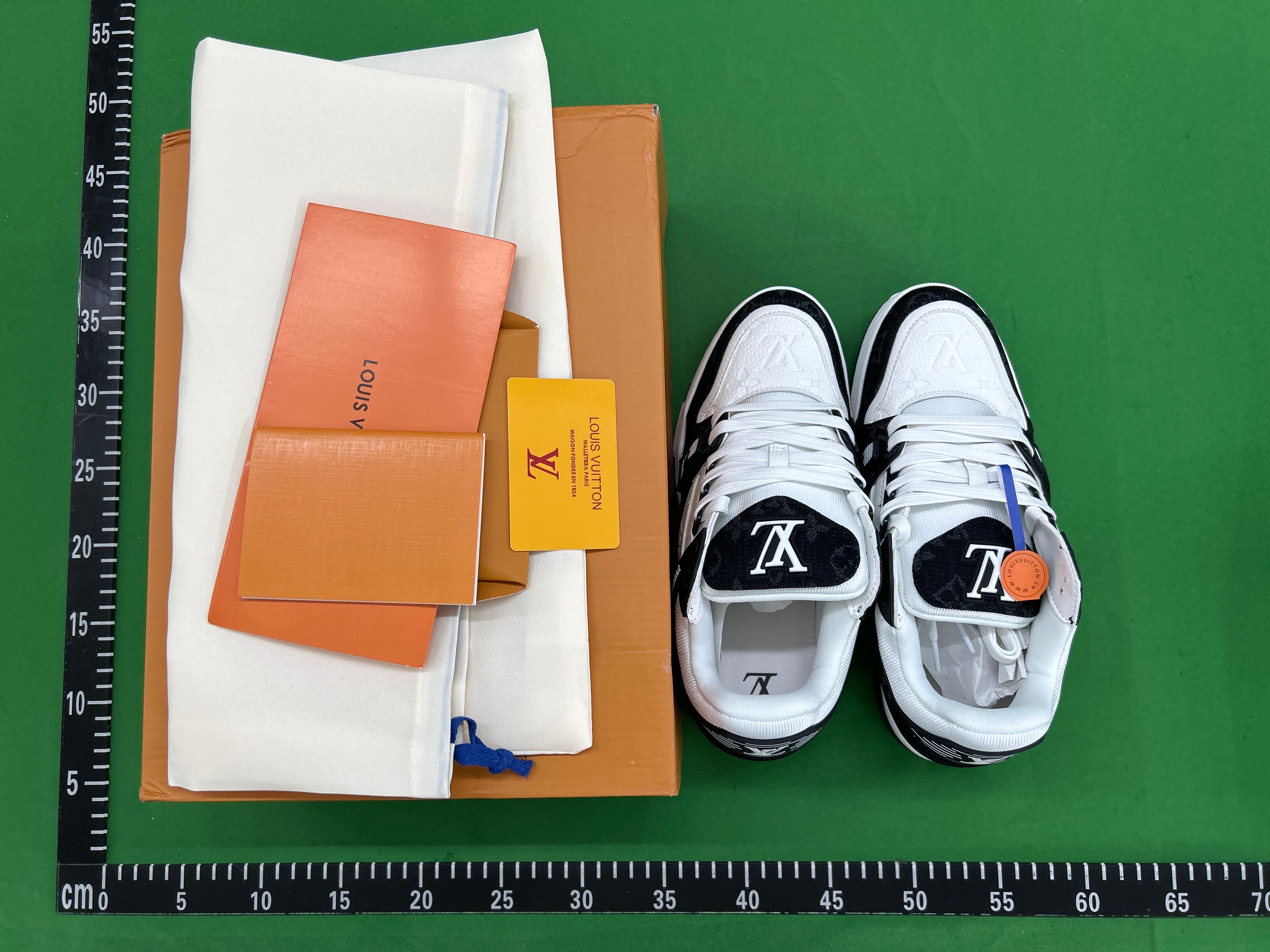 Foto QC 3 de Louis Vuitton Trainer Low Monogram Denim White