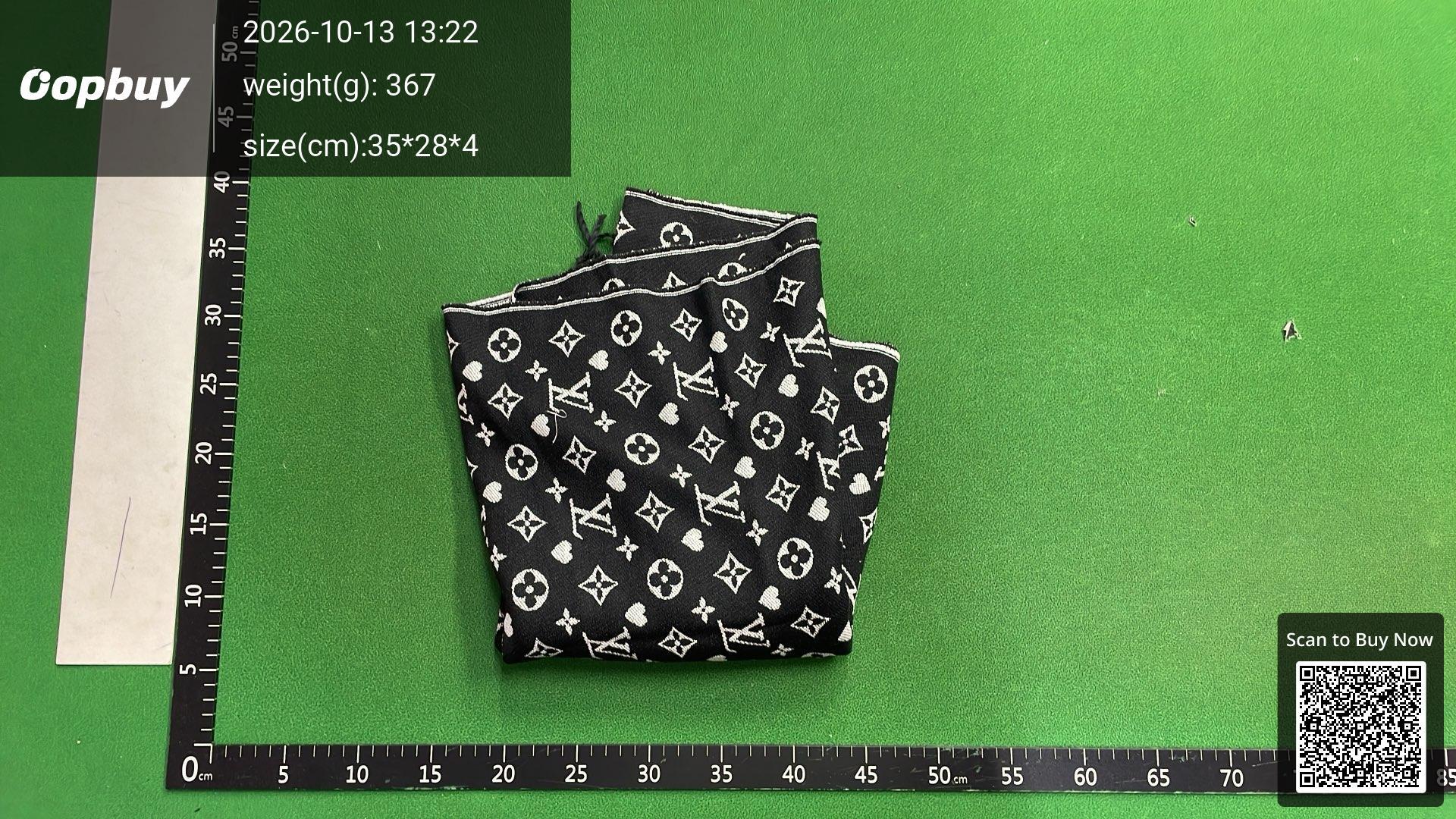 Foto QC 7 de Louis Vuitton Monogram Scarf Grey