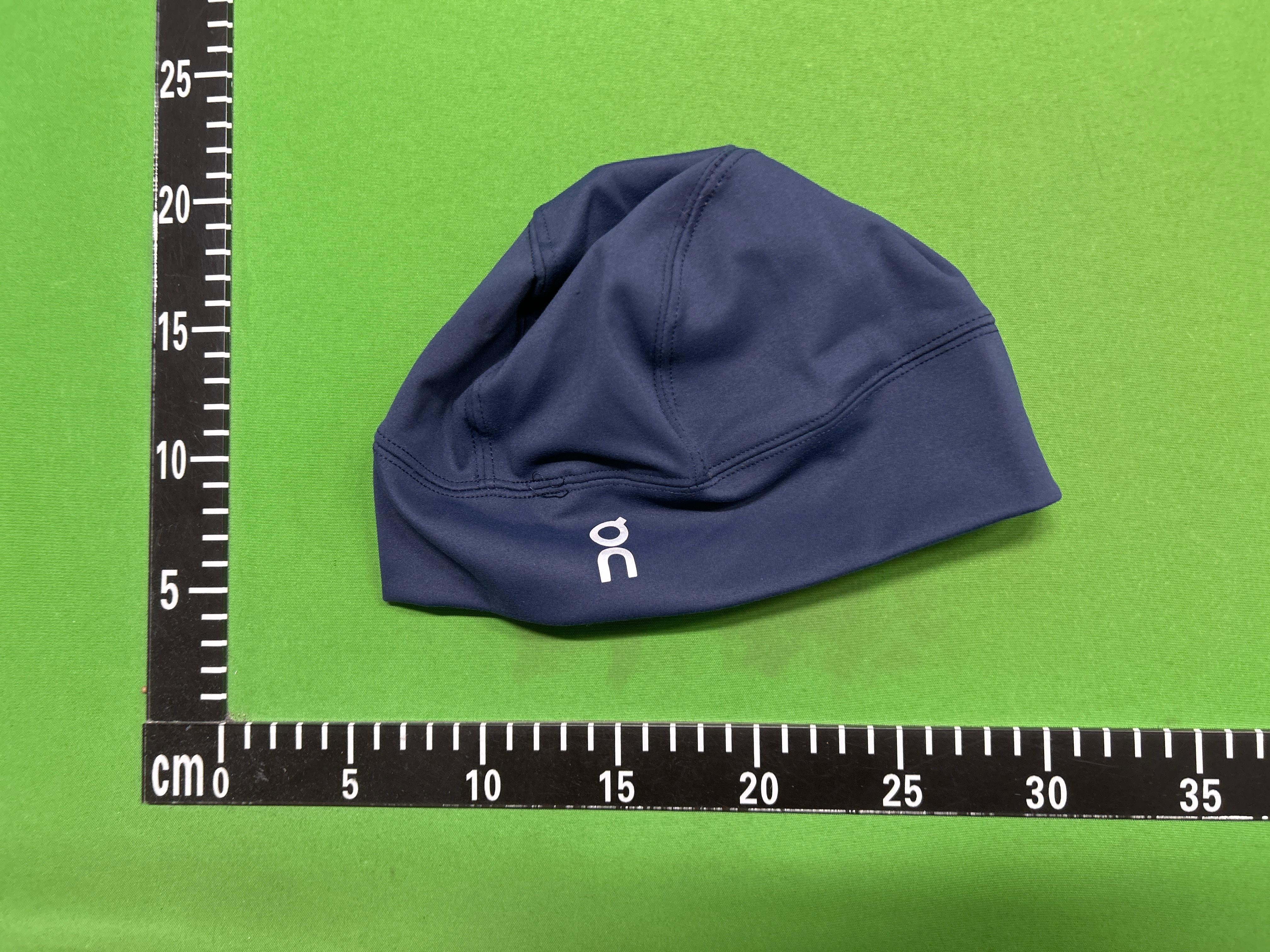 Foto QC 5 de On Lightweight Beanie Navy
