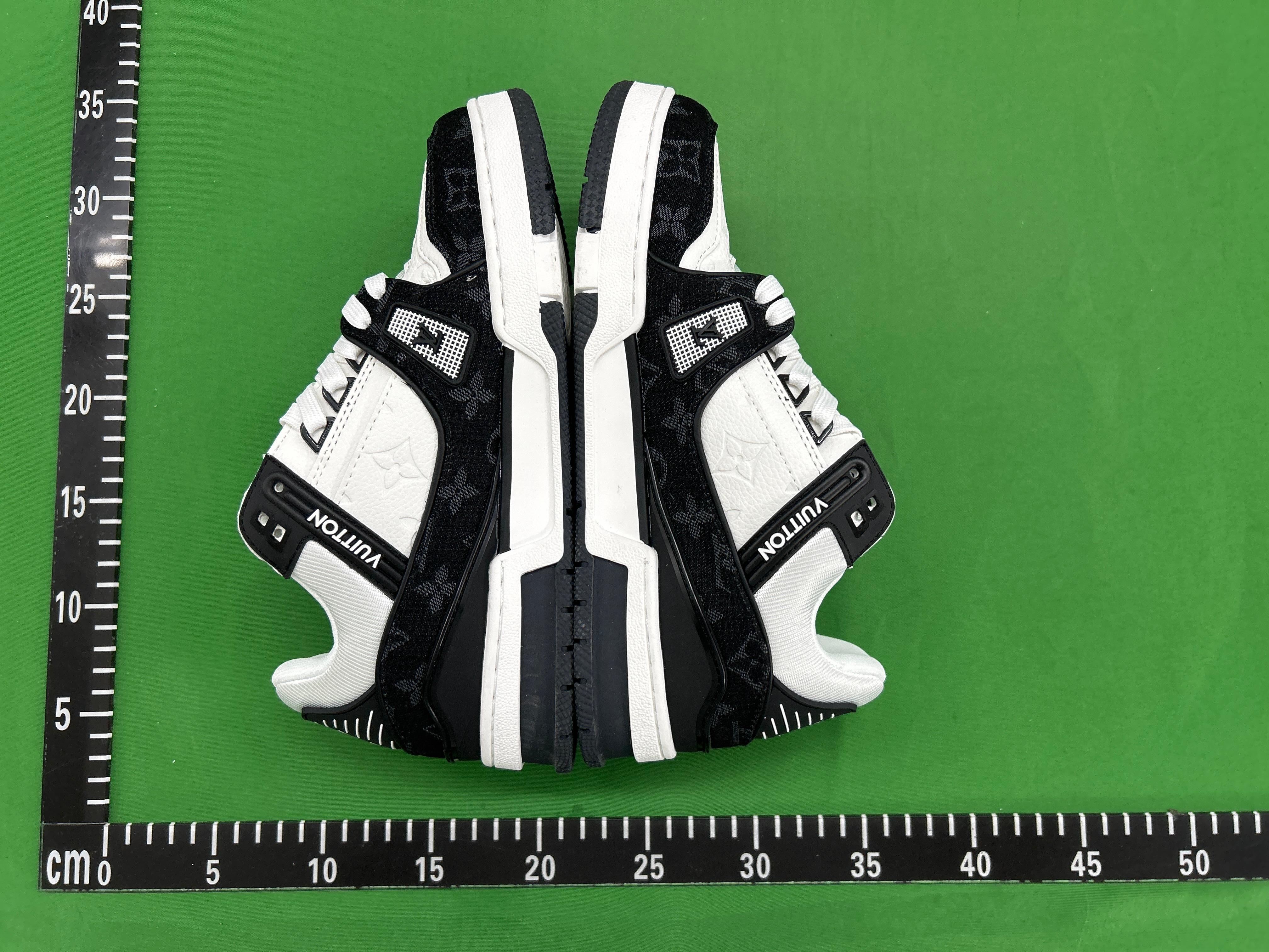 Foto QC 6 de Louis Vuitton Trainer Low Monogram Denim White