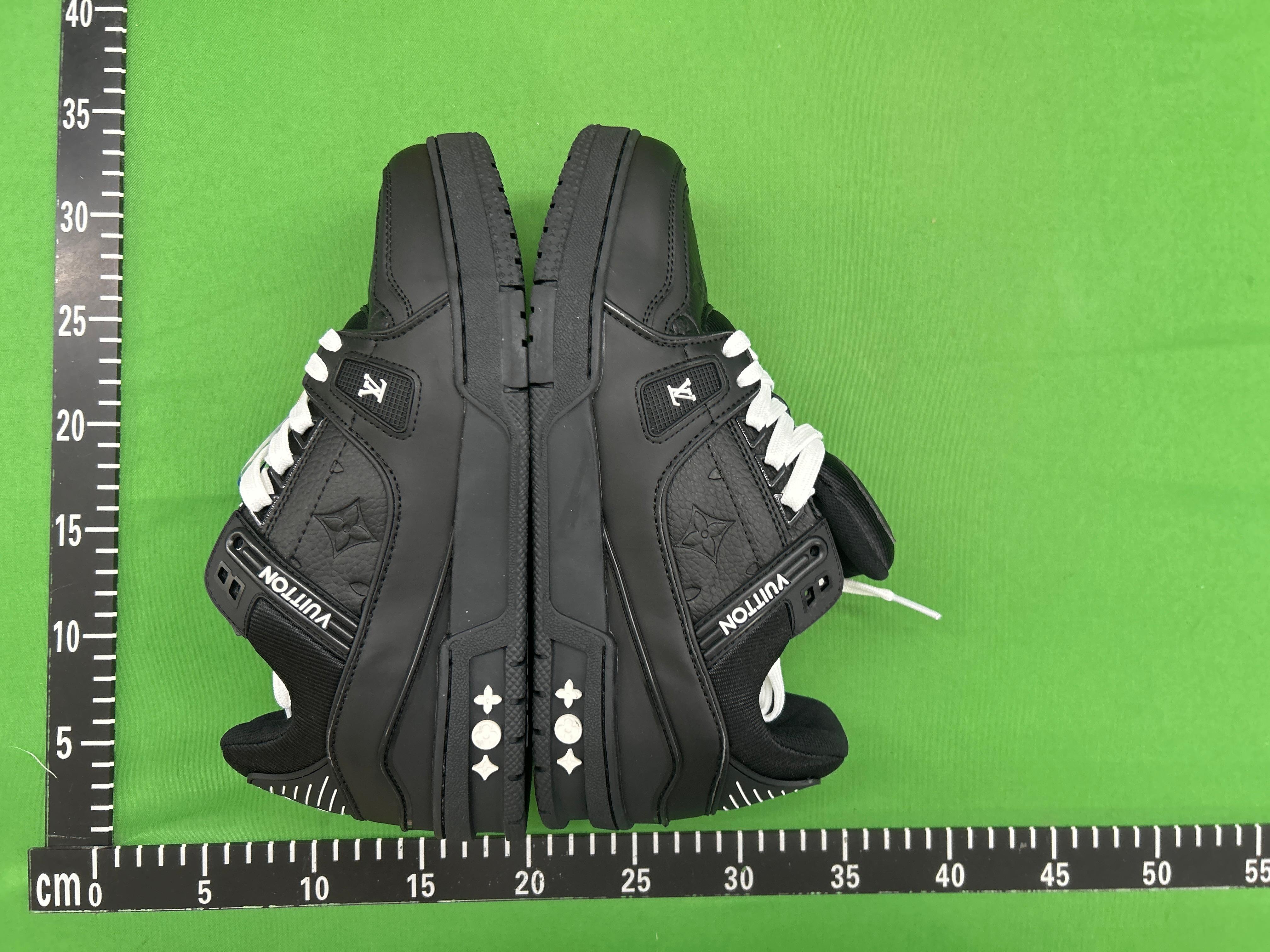 Foto QC 8 de Louis Vuitton Skate Black Swarovski Monogram 1A4WTW
