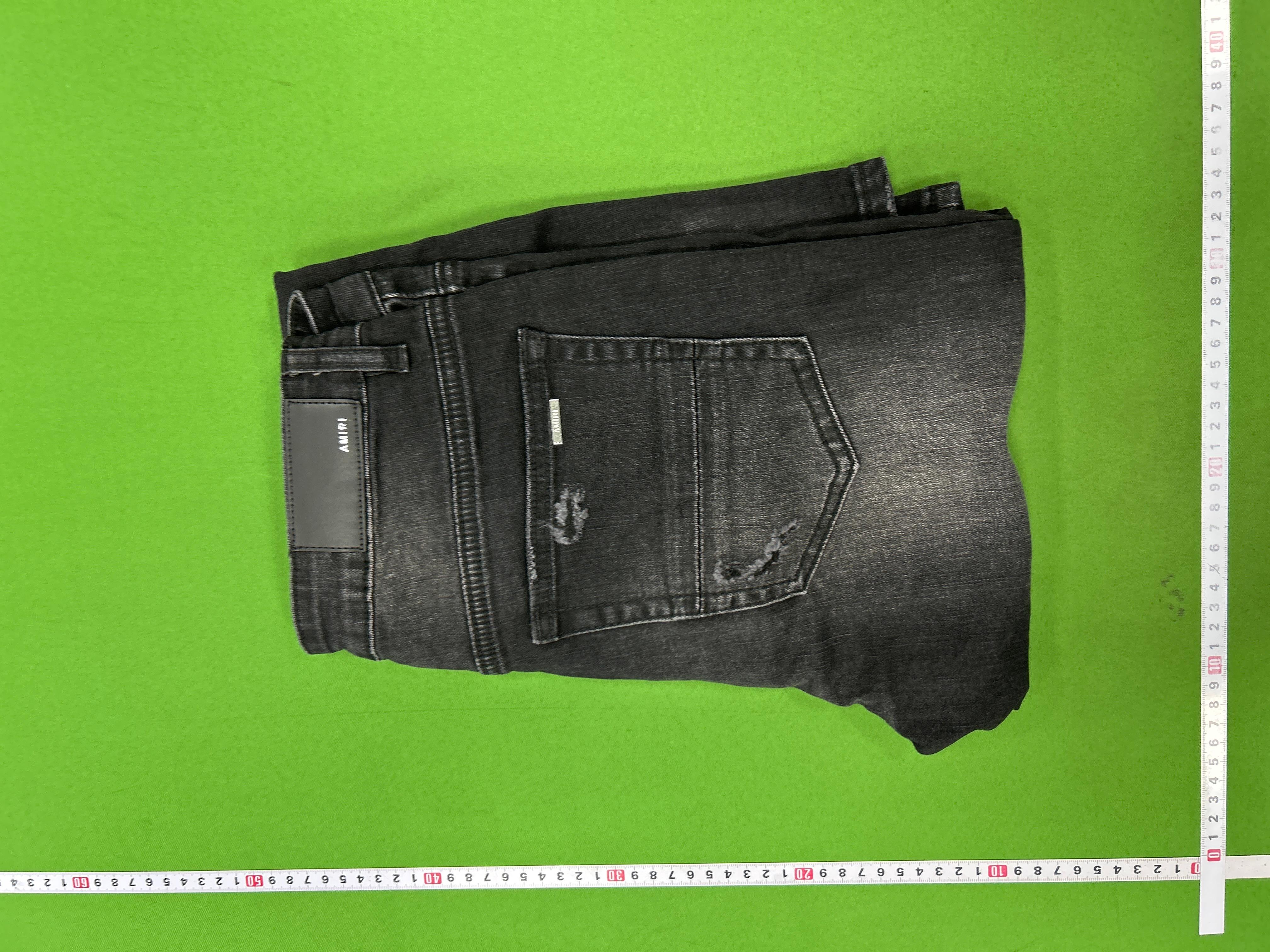 Foto QC 5 de Amiri Jeans Distressed Light Wash