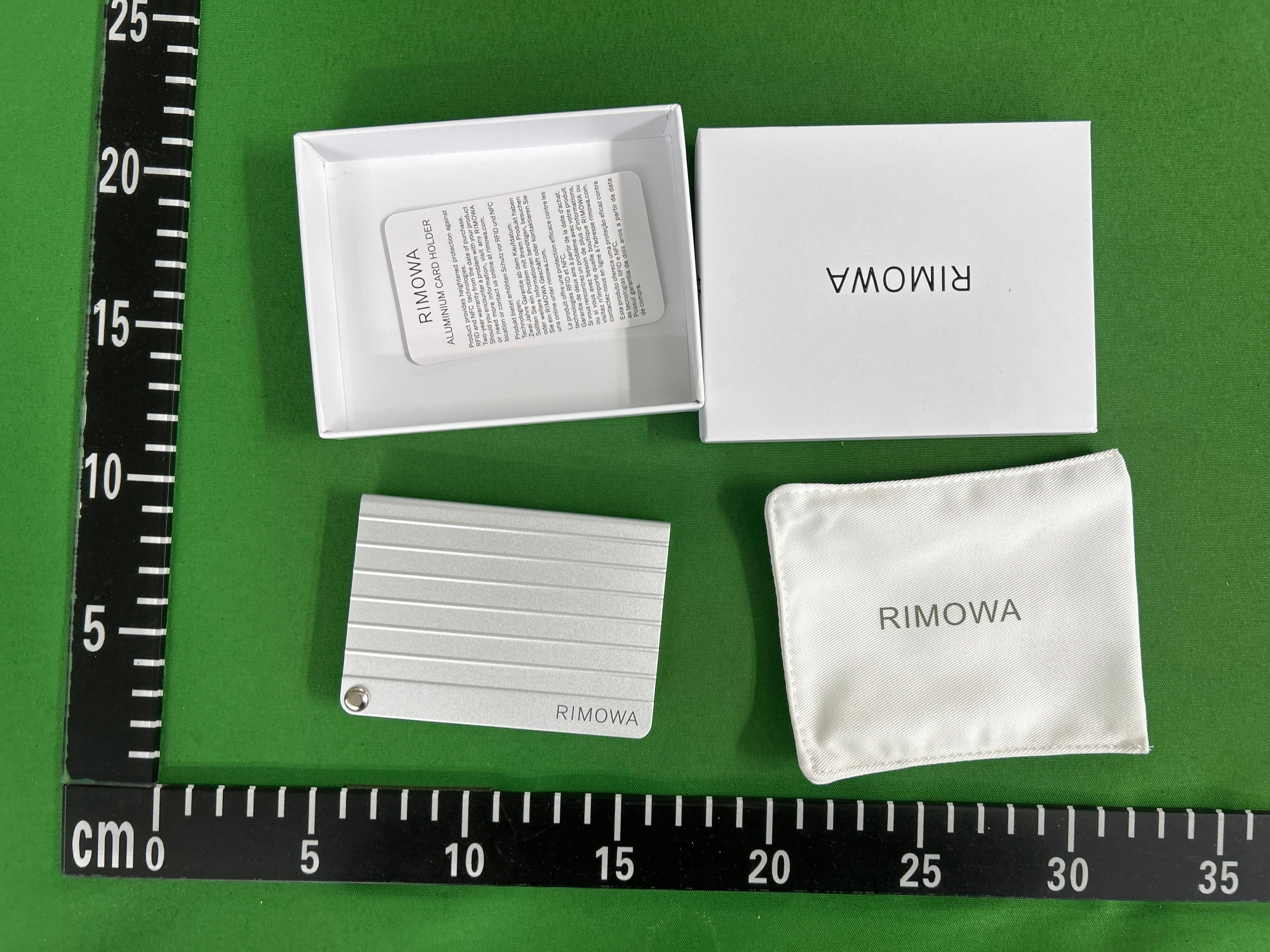 Foto QC 1 de RIMOWA Cardholder Aluminum Purple