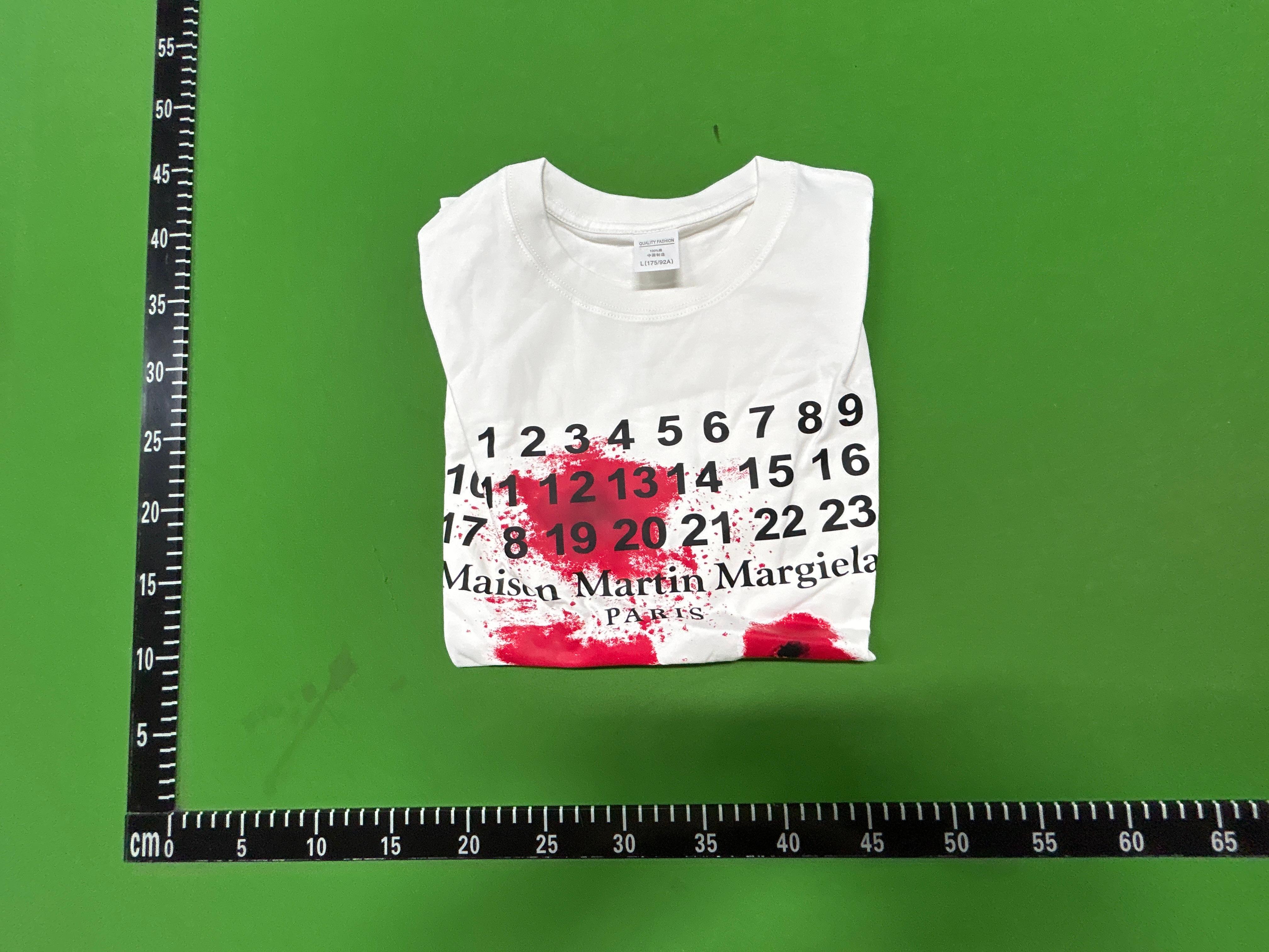 Foto QC 5 de Maison Margiela T-shirt Numeric Logo Kiss Print White