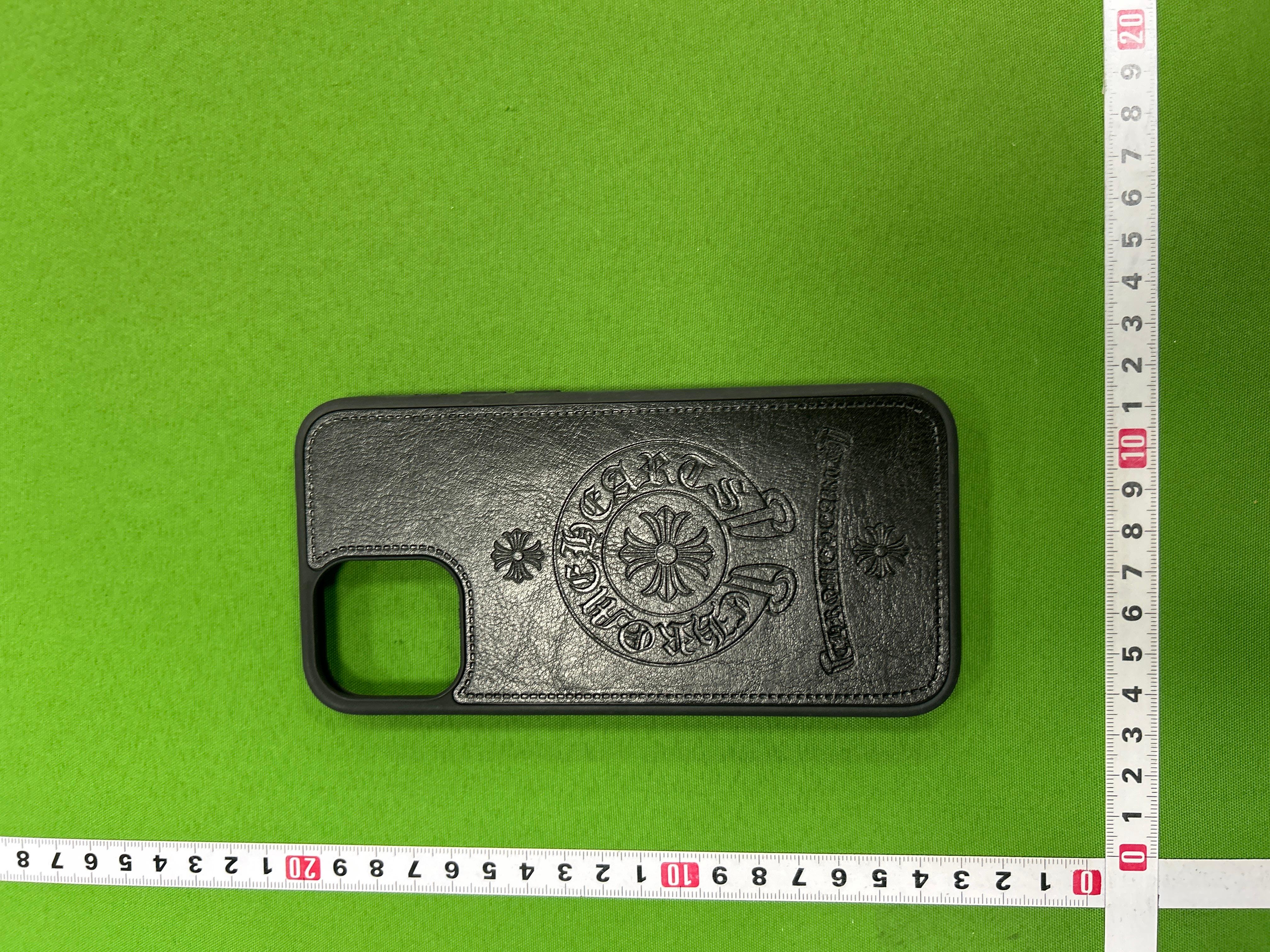 Foto QC 1 de Chrome Hearts Leather Case for iPhone 15 Pro Pink