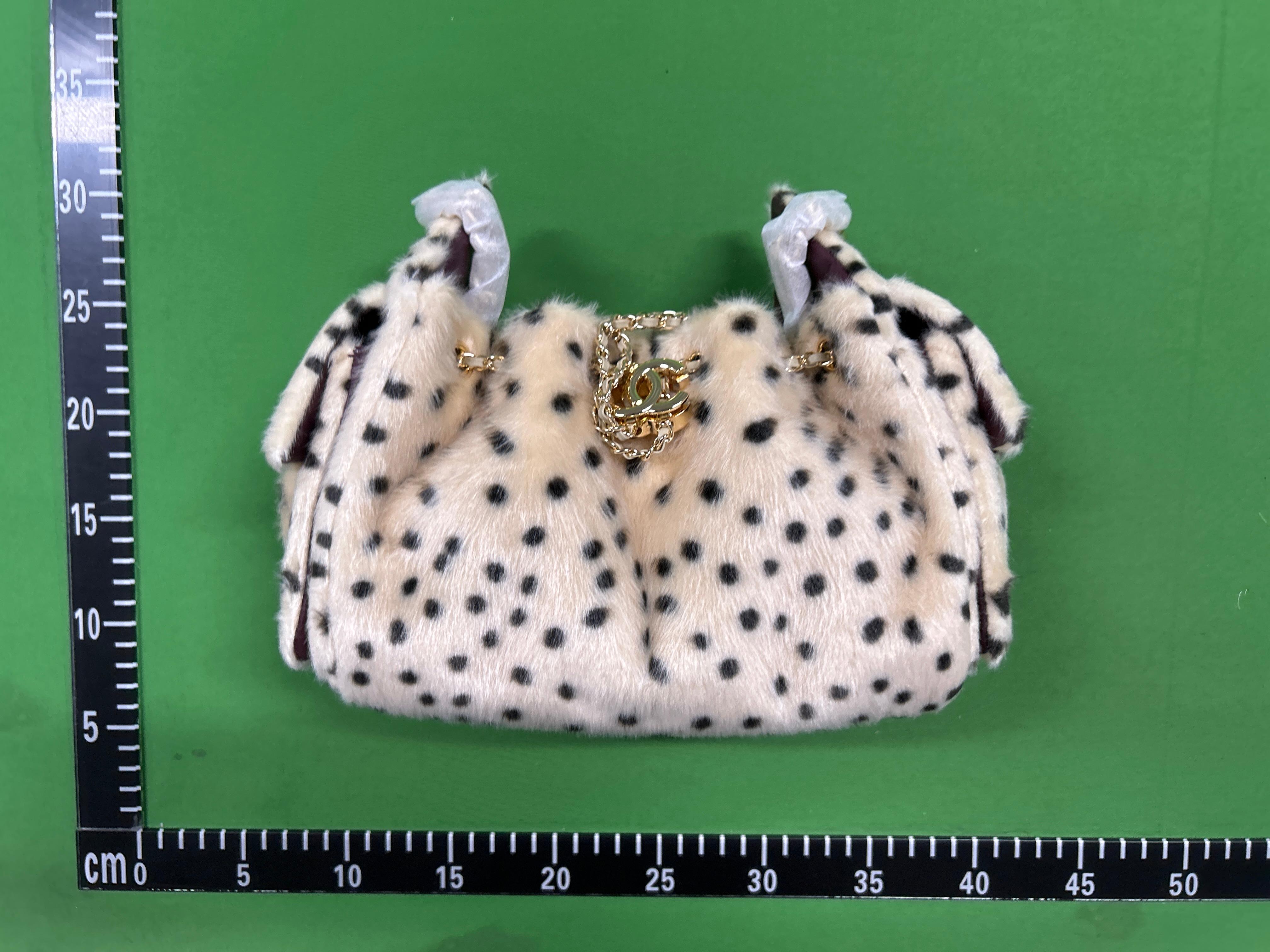 Foto QC 3 de Chanel Hobo Quilted Caviar Skin
