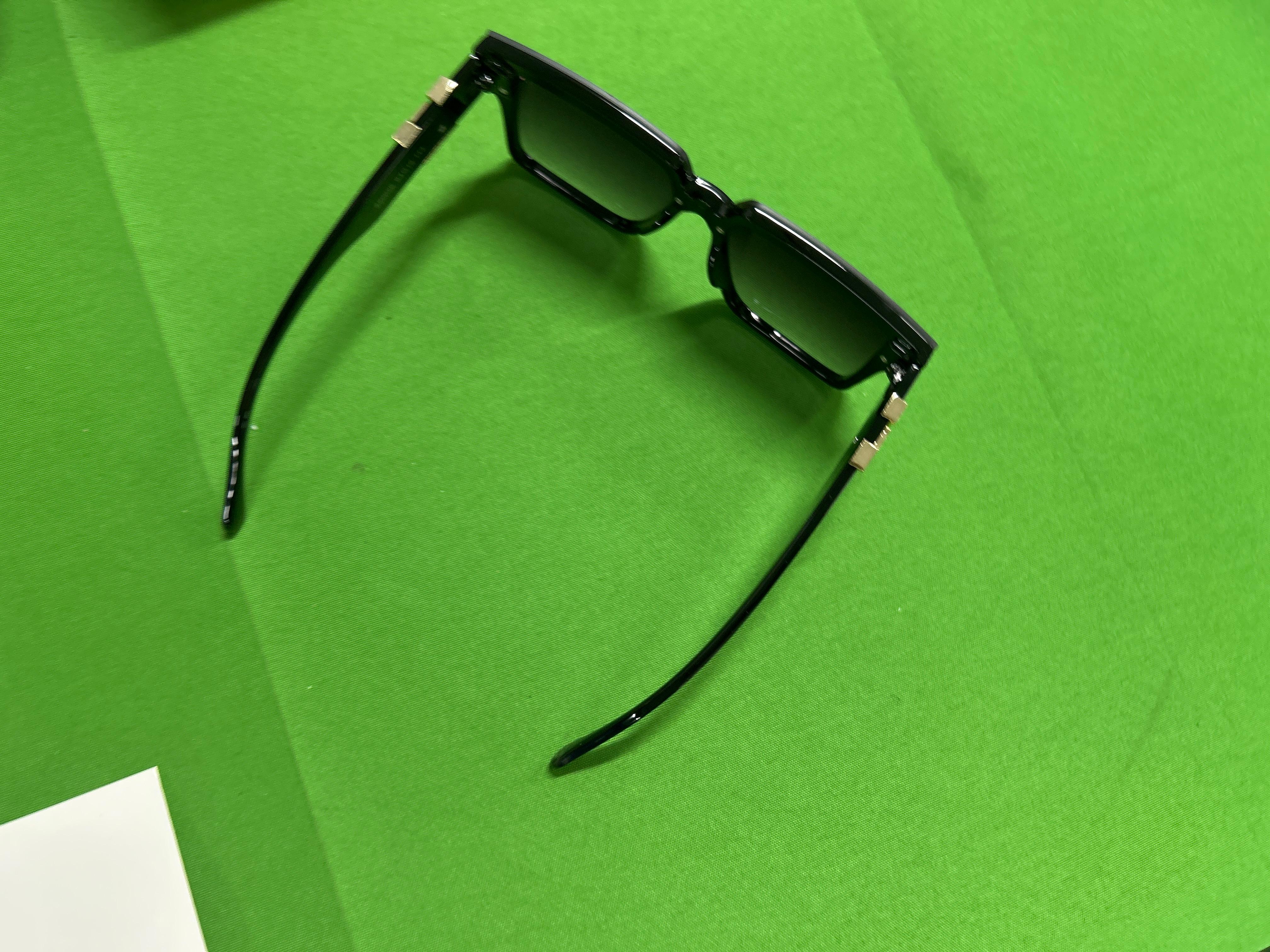 Foto QC 3 de Louis Vuitton LV Waimea Square-Frame Acetate Sunglasses Black Silver Monogram (Z1082W)