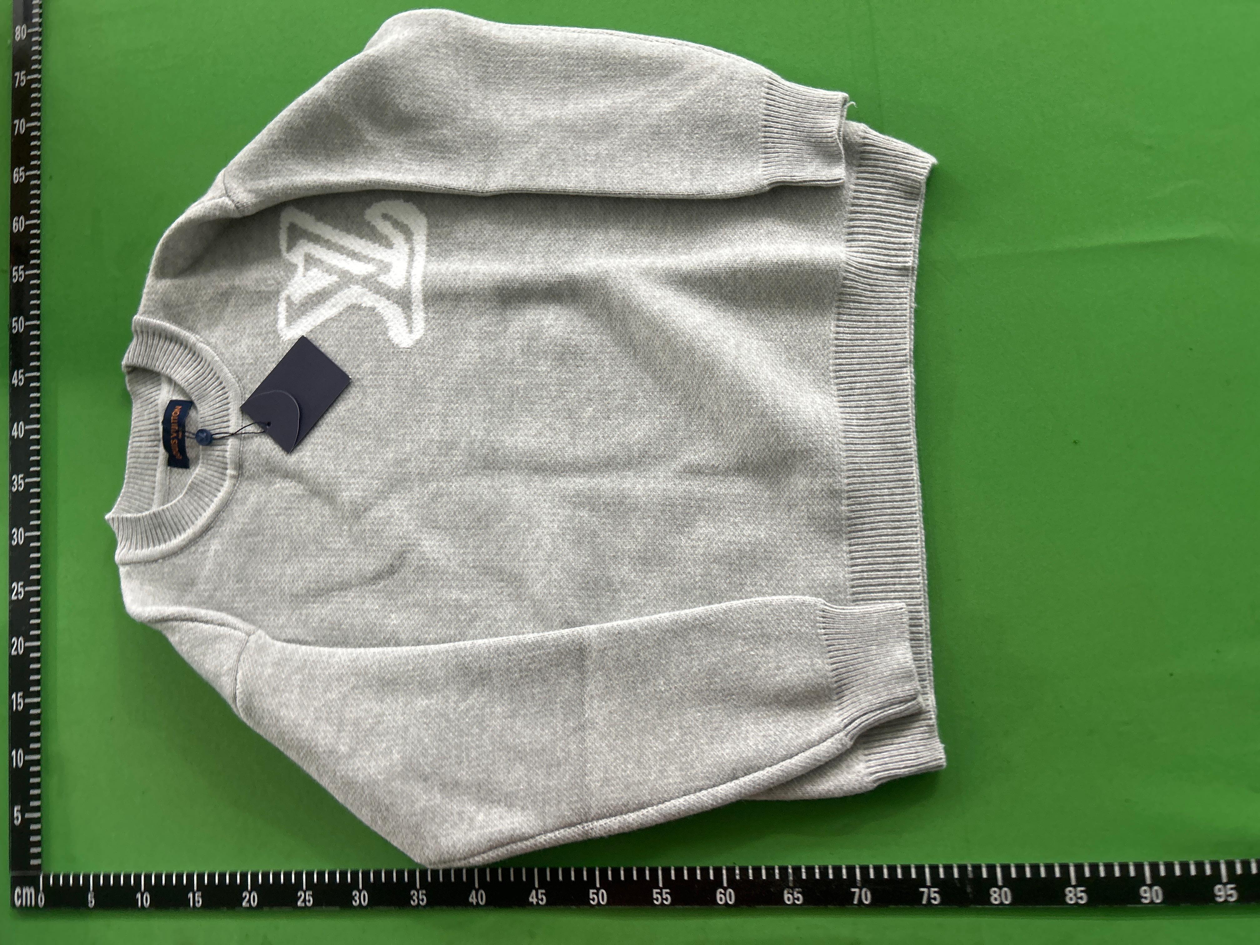Foto QC 6 de Louis Vuitton Crewneck Sweater LV Logo Knit Grey