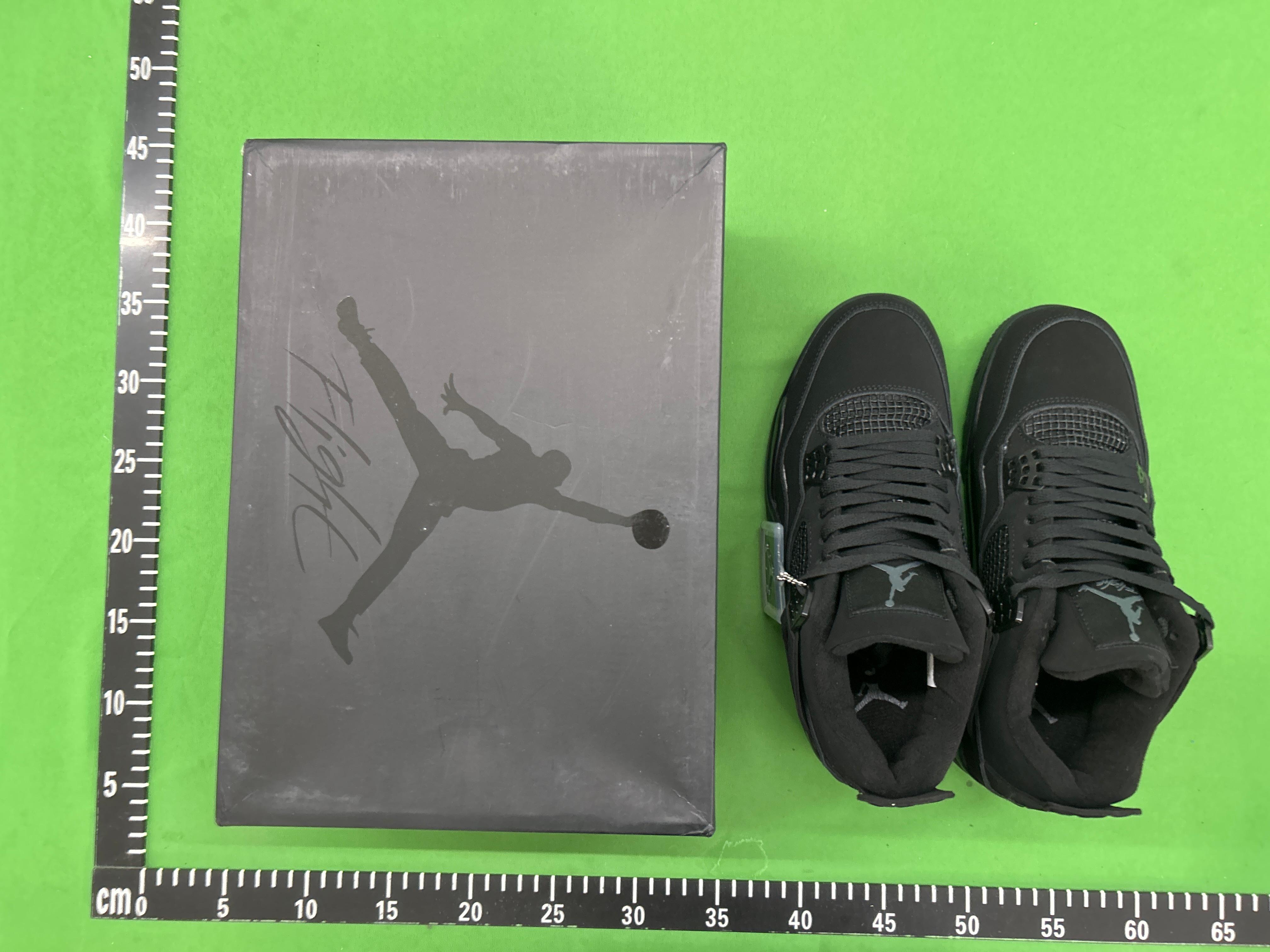 Foto QC 3 de Jordan 4 Retro KAWS Cool Grey 930155-003