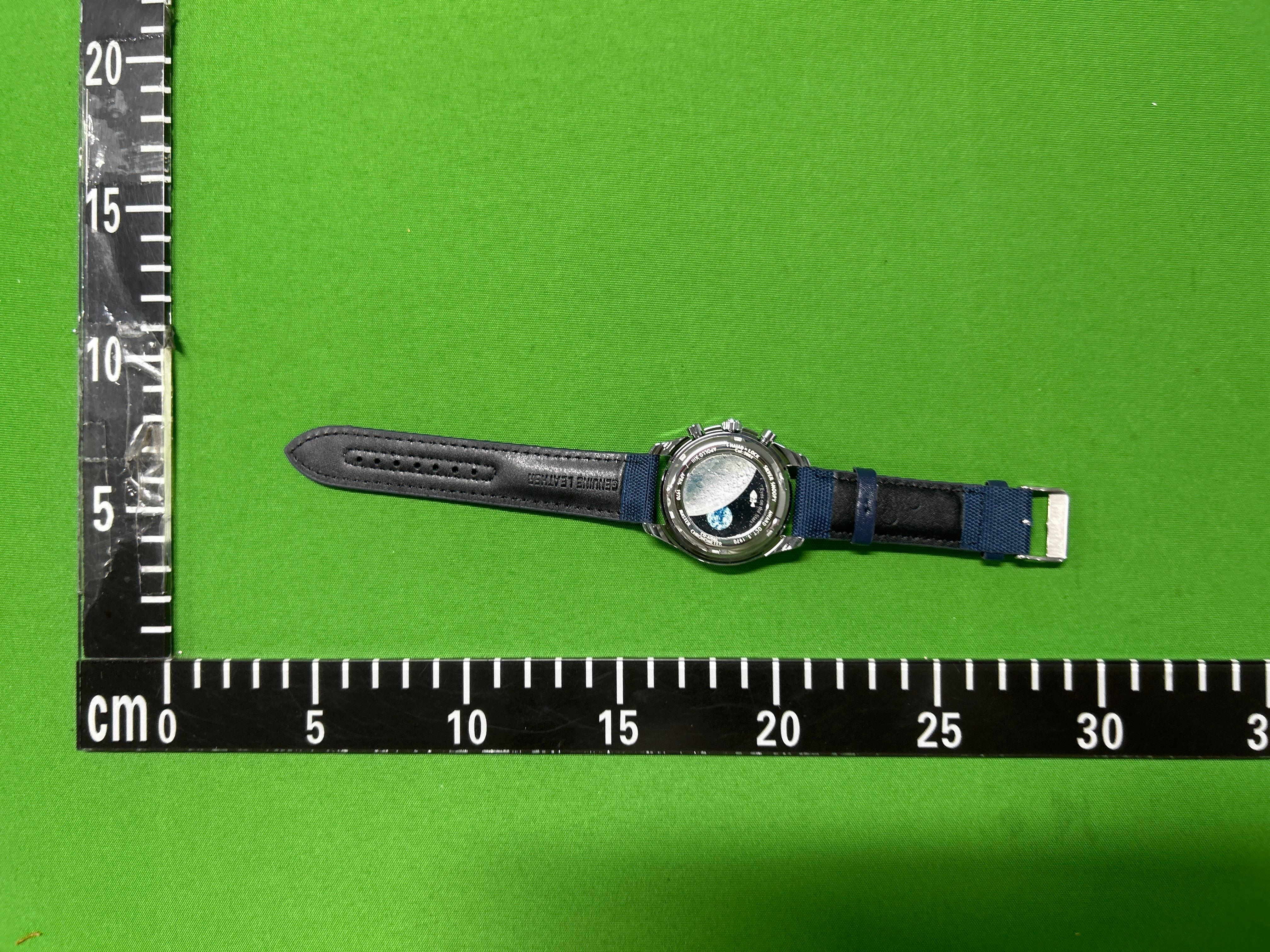 Foto QC 2 de Omega Speedmaster Professional "Silver Snoopy Award" 50th Anniversary 310.32.42.50.02.001