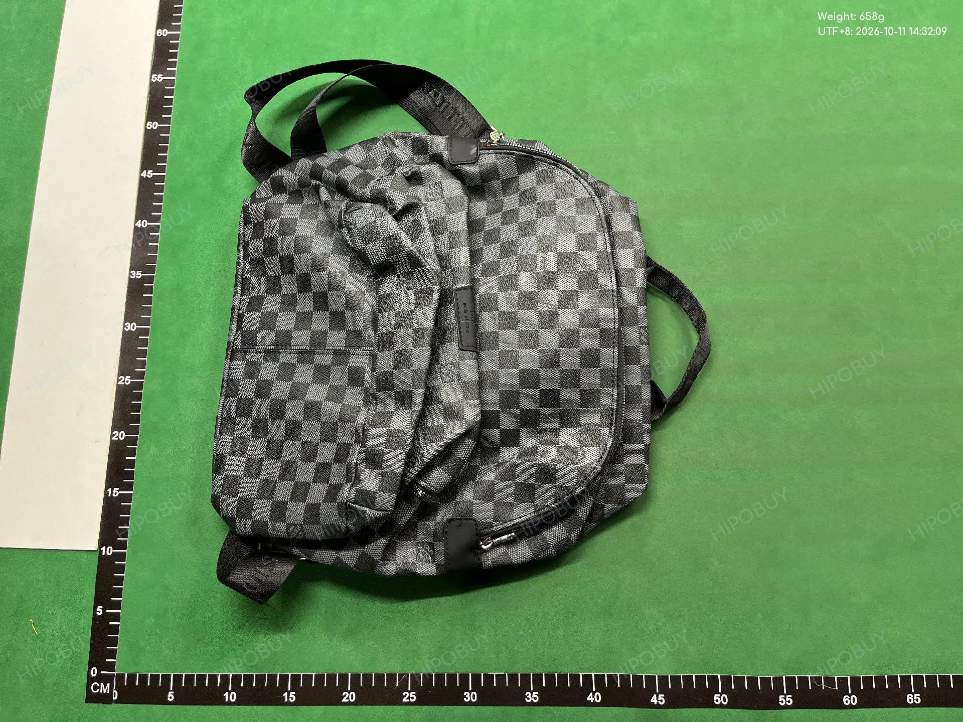 Foto QC 8 de Louis Vuitton Discovery Backpack 30 Monogram Eclipse