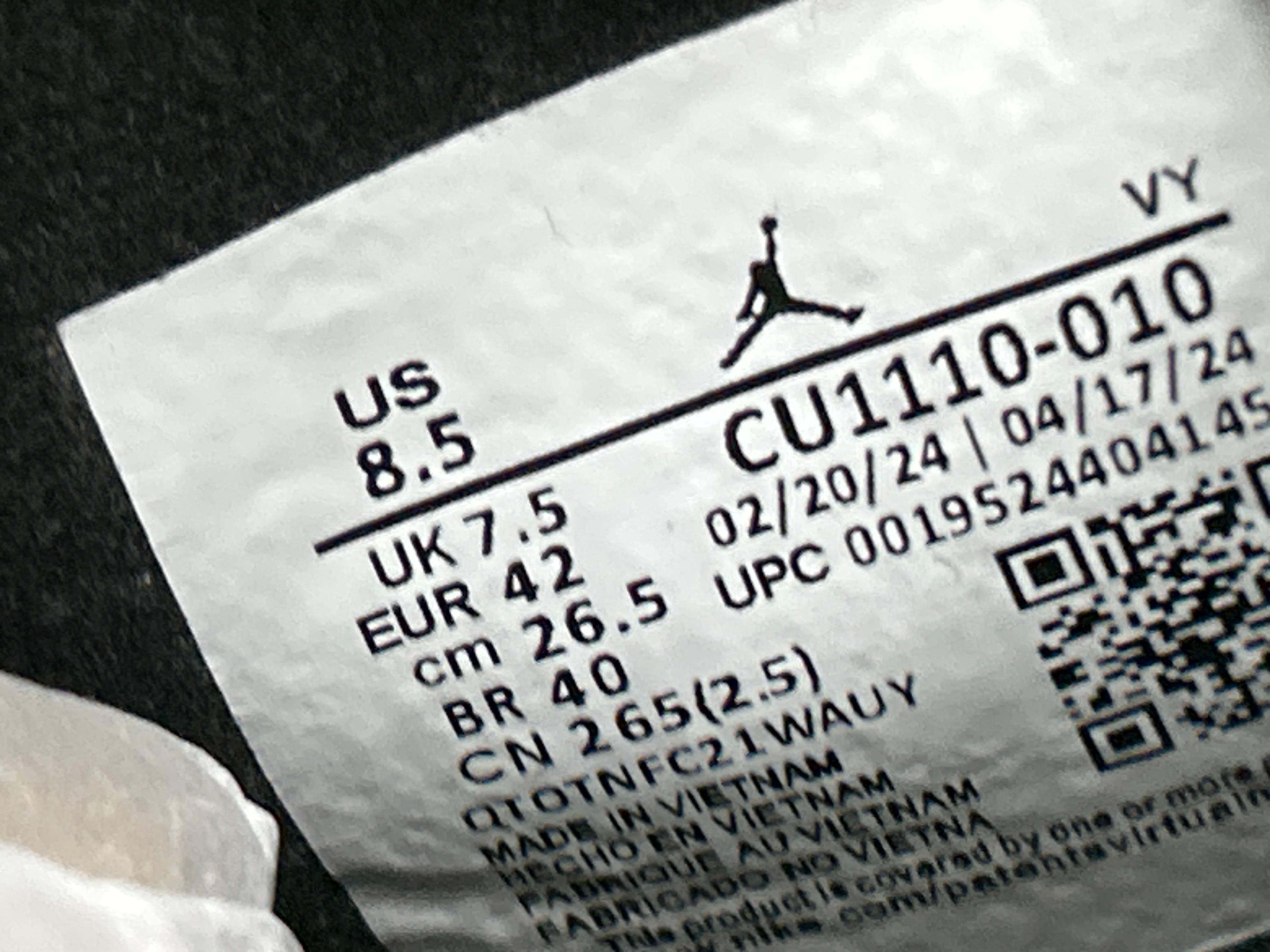 Foto QC 4 de Jordan 4 Retro KAWS Cool Grey 930155-003