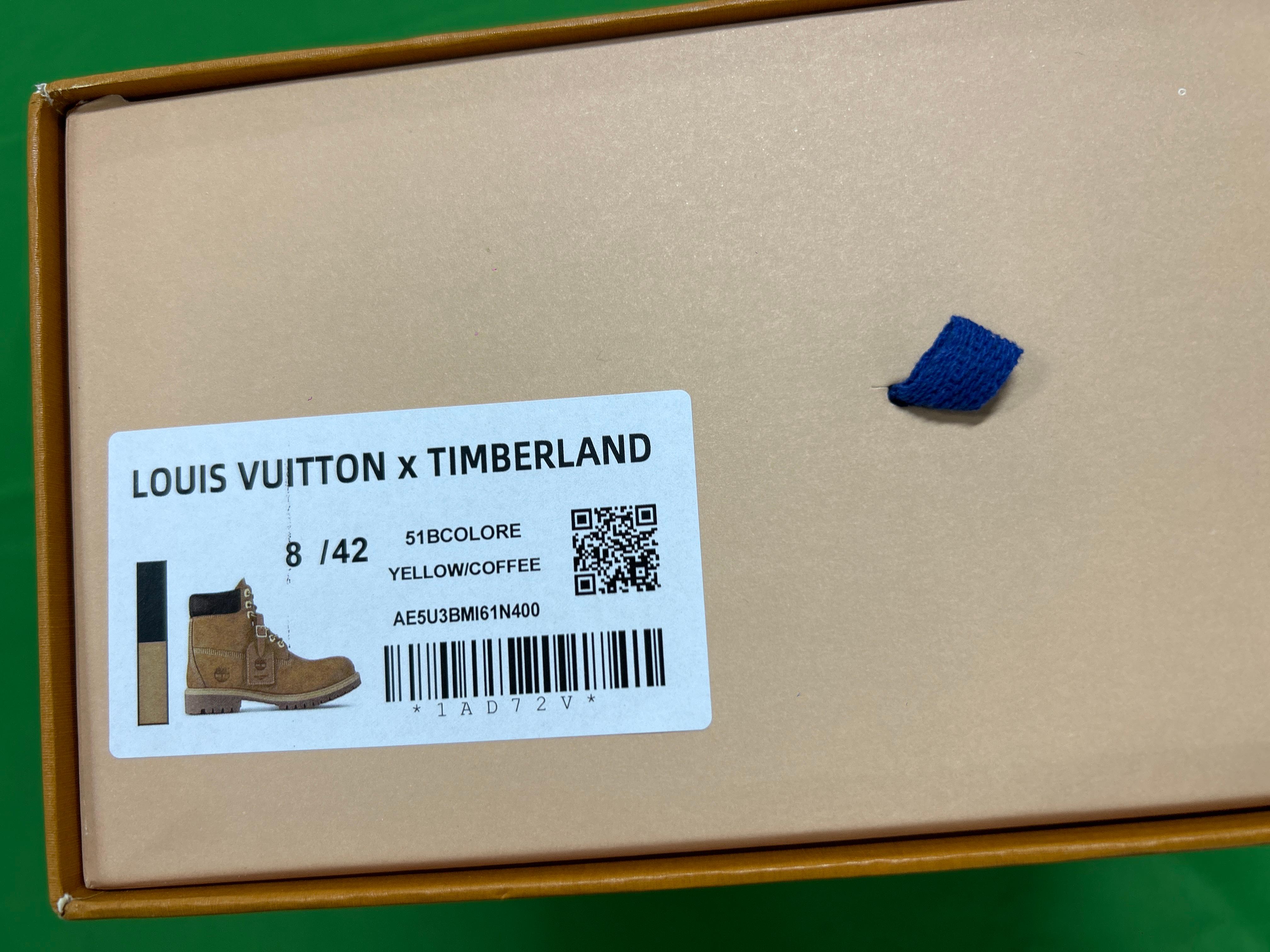 Foto QC 1 de Louis Vuitton LV Timberland 6-Inch Ankle Boot Leather Embossed Monogram Black 1AD73H