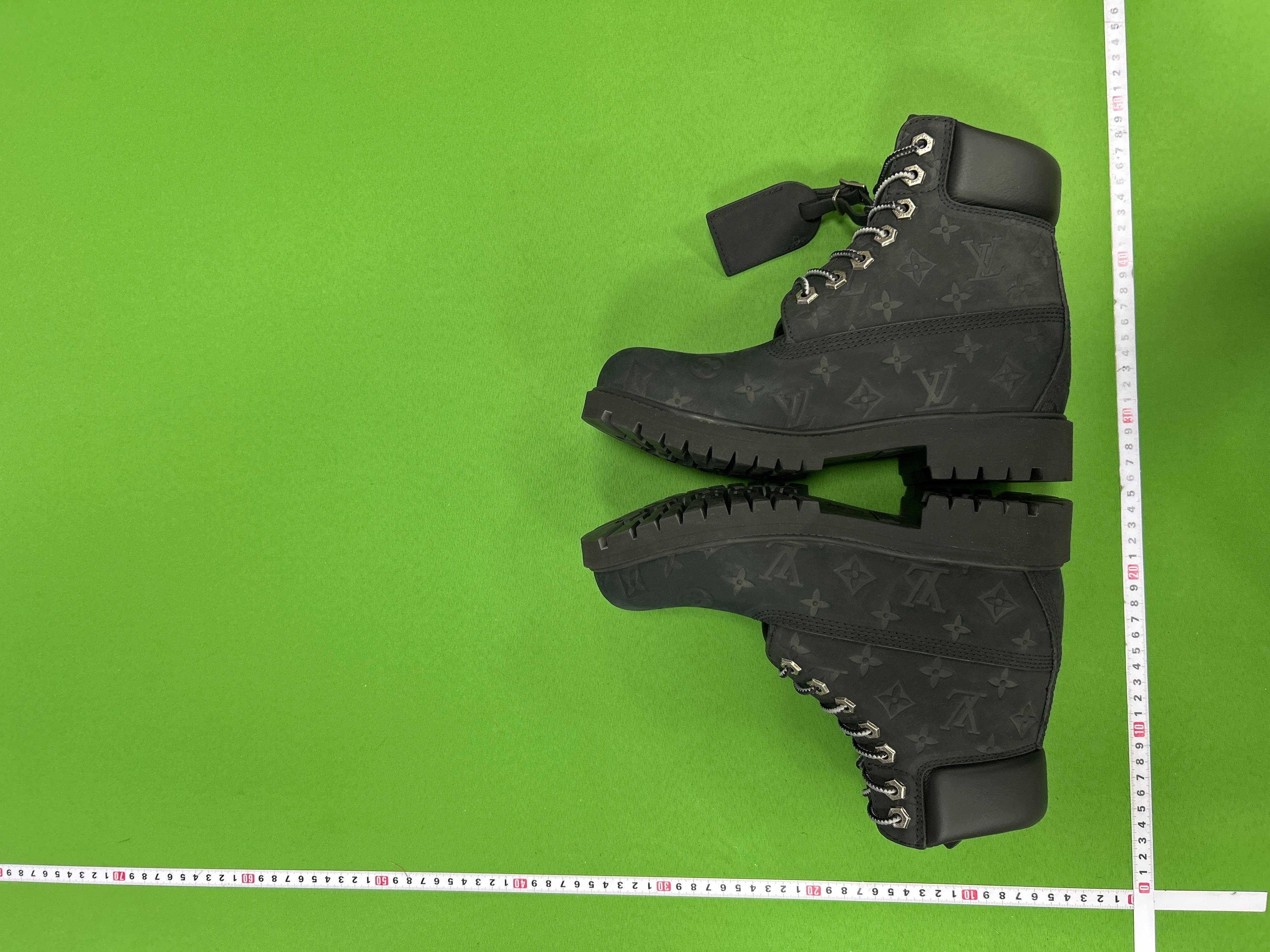Foto QC 2 de Louis Vuitton 6-Inch Boot Black Monogram Louis Vuitton x Timberland
