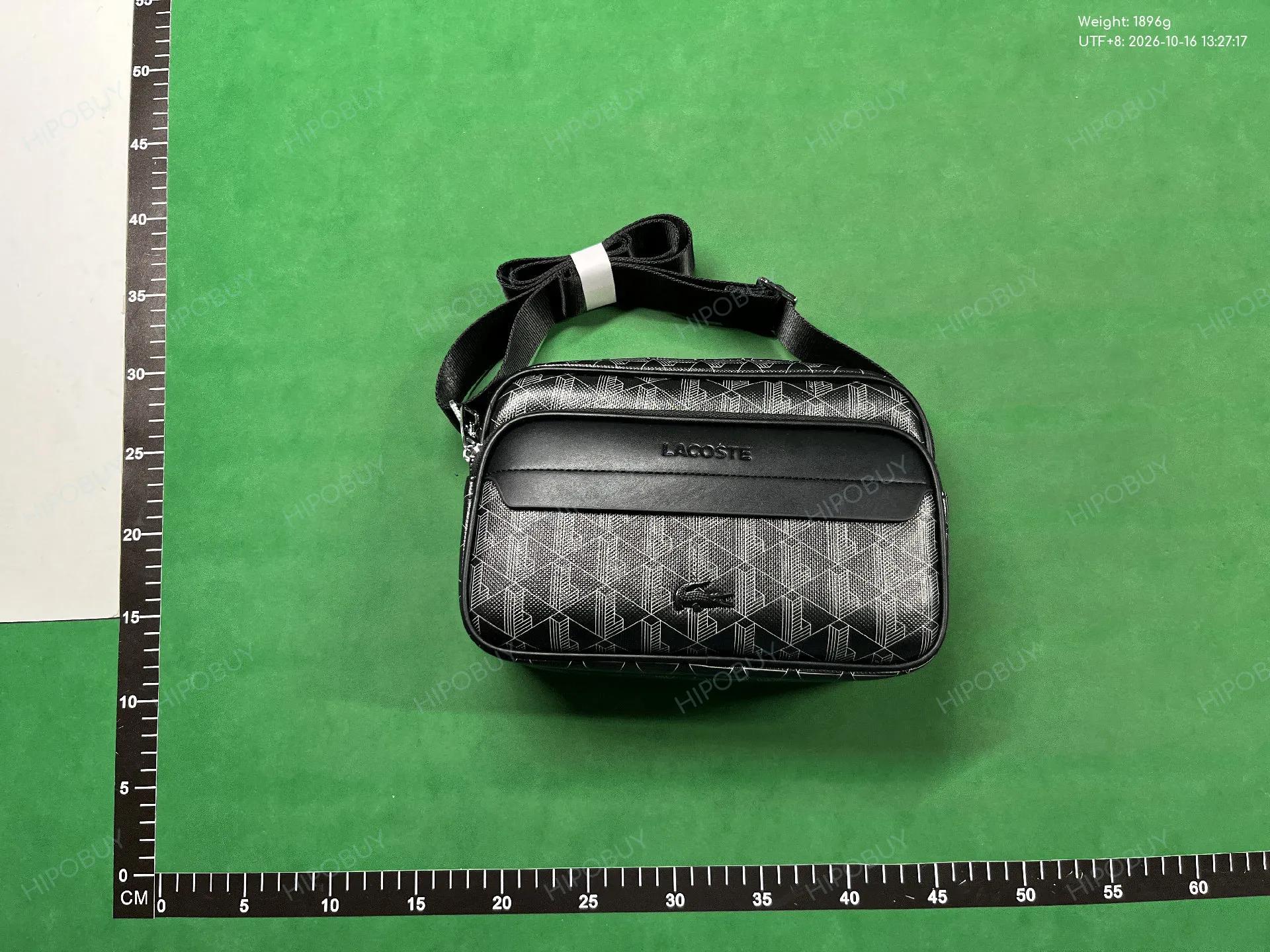 Foto QC 5 de Lacoste The Blend Monogram Crossbody Bag Small Black
