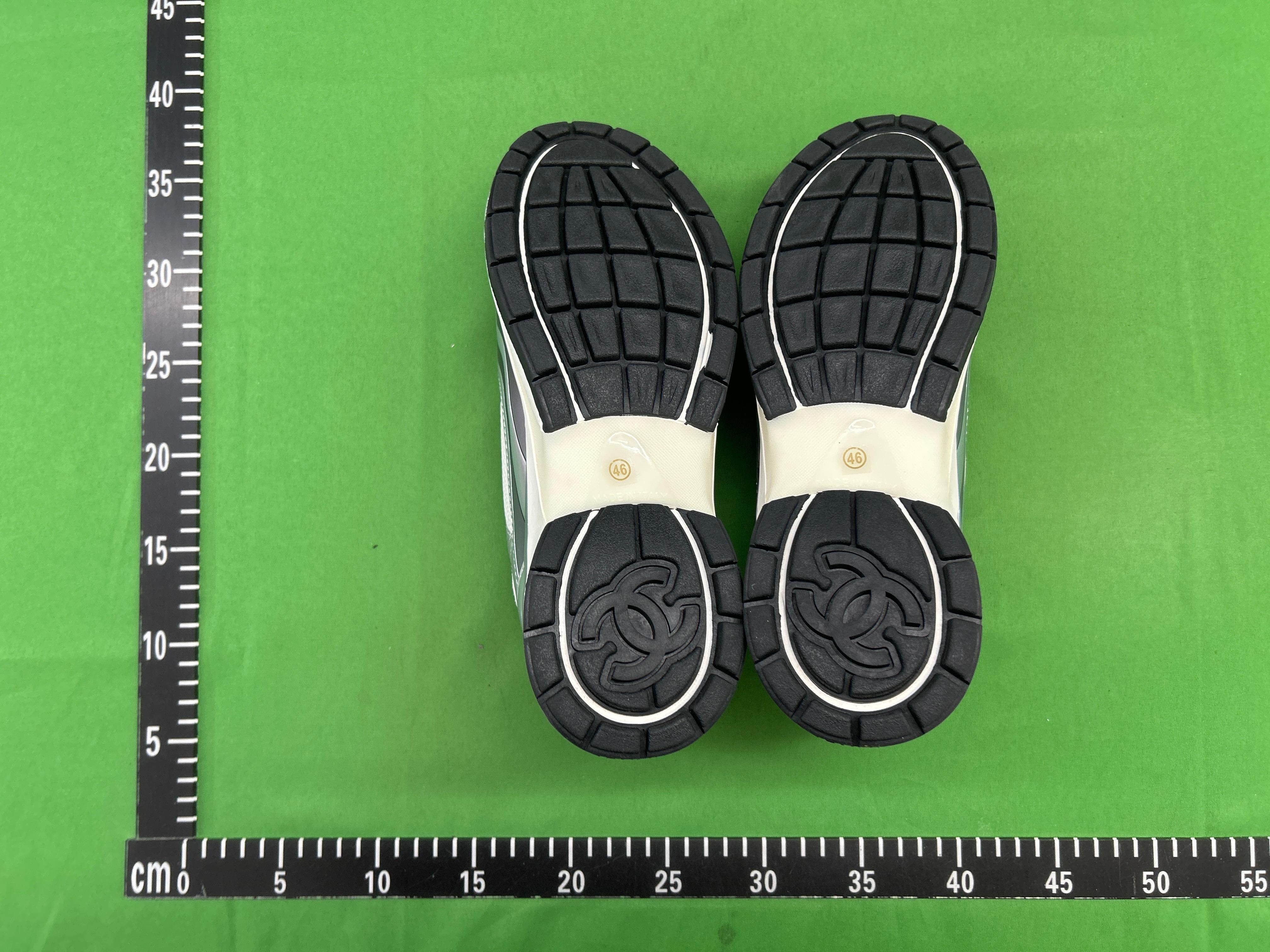 Foto QC 6 de Chanel Sneakers Leather Suede Low CC Logo Black White
