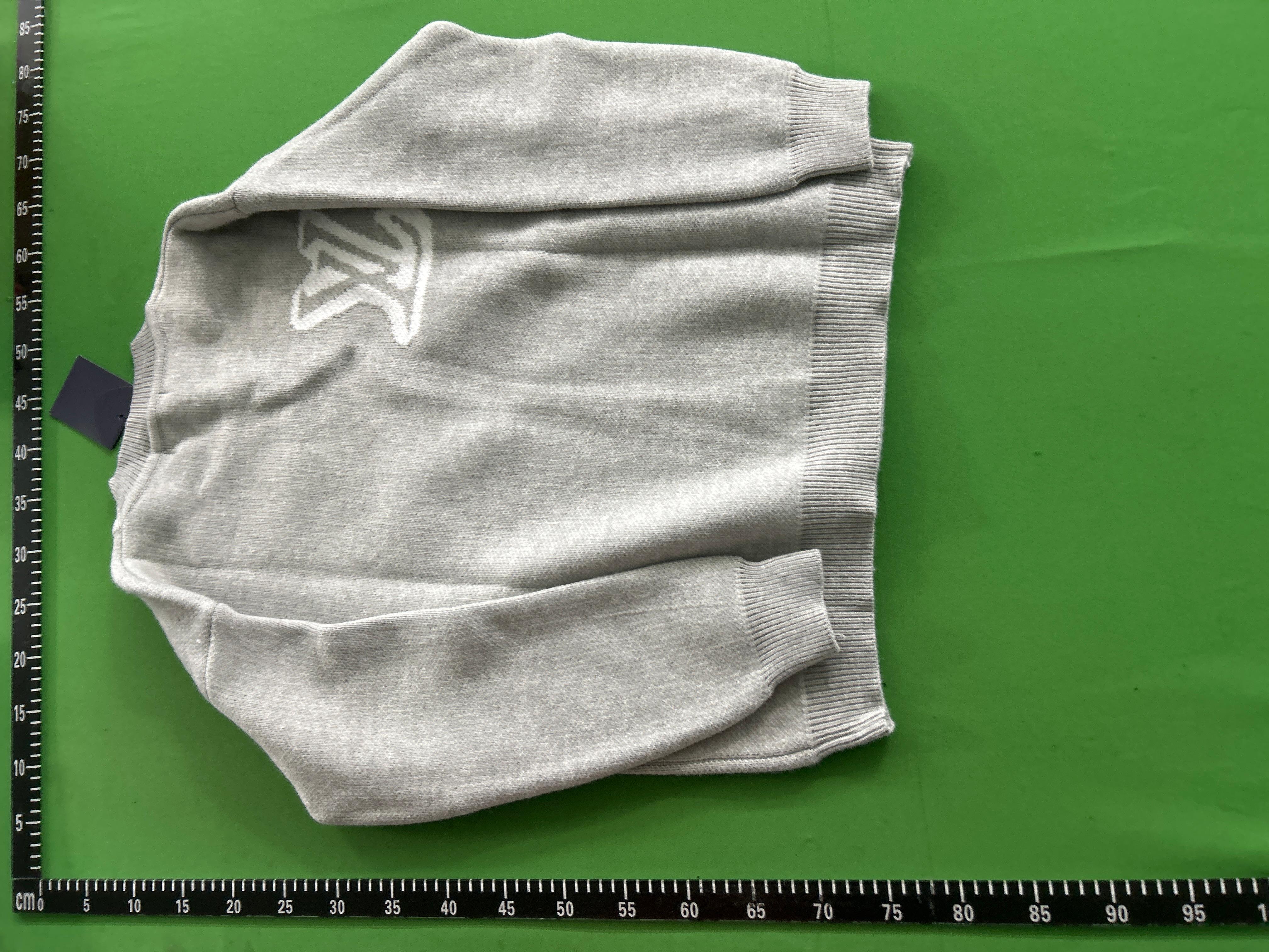 Foto QC 7 de Louis Vuitton Crewneck Sweater LV Logo Knit Grey