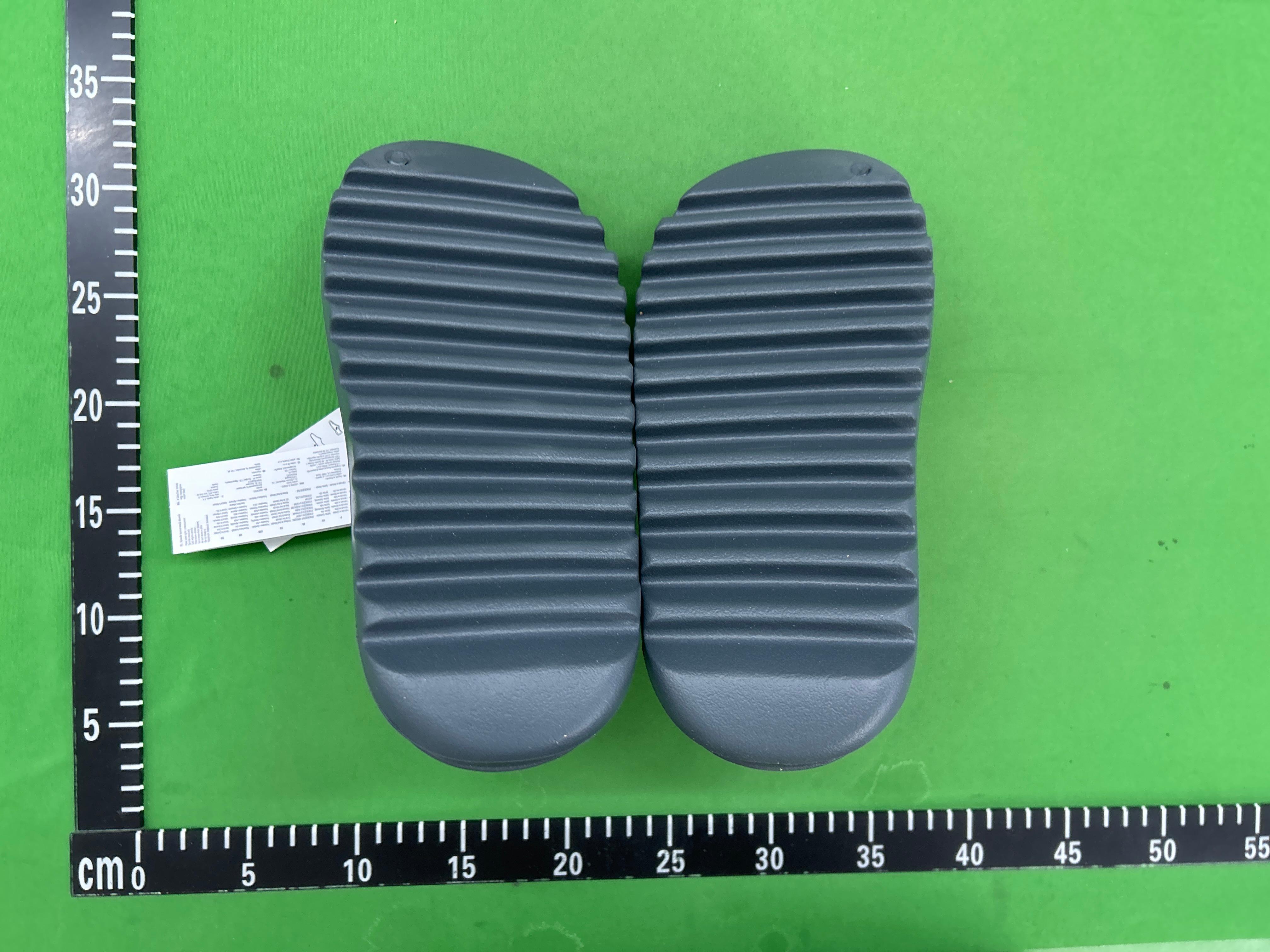 Foto QC 8 de adidas Yeezy Slide Onyx HQ6448