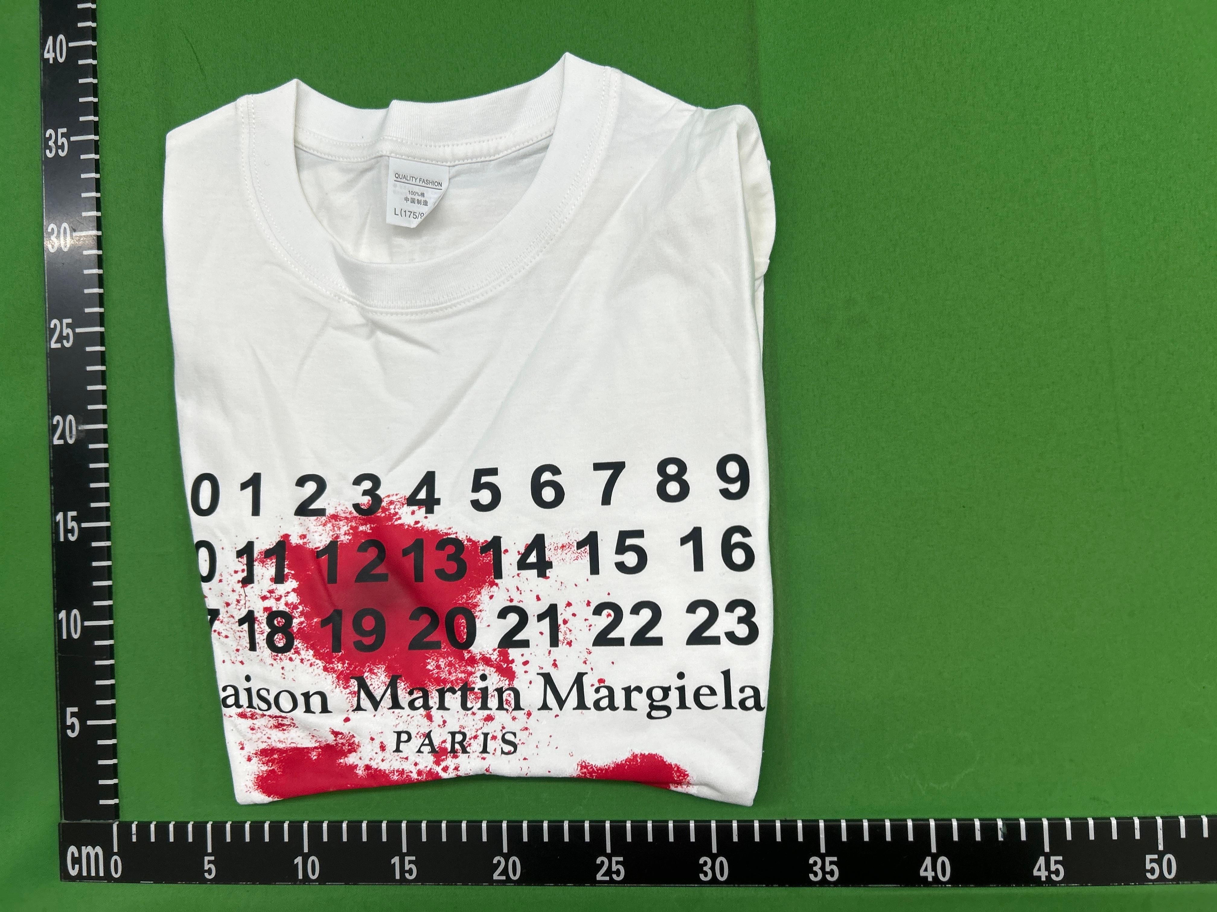 Foto QC 2 de Maison Margiela T-shirt Numeric Logo Kiss Print White