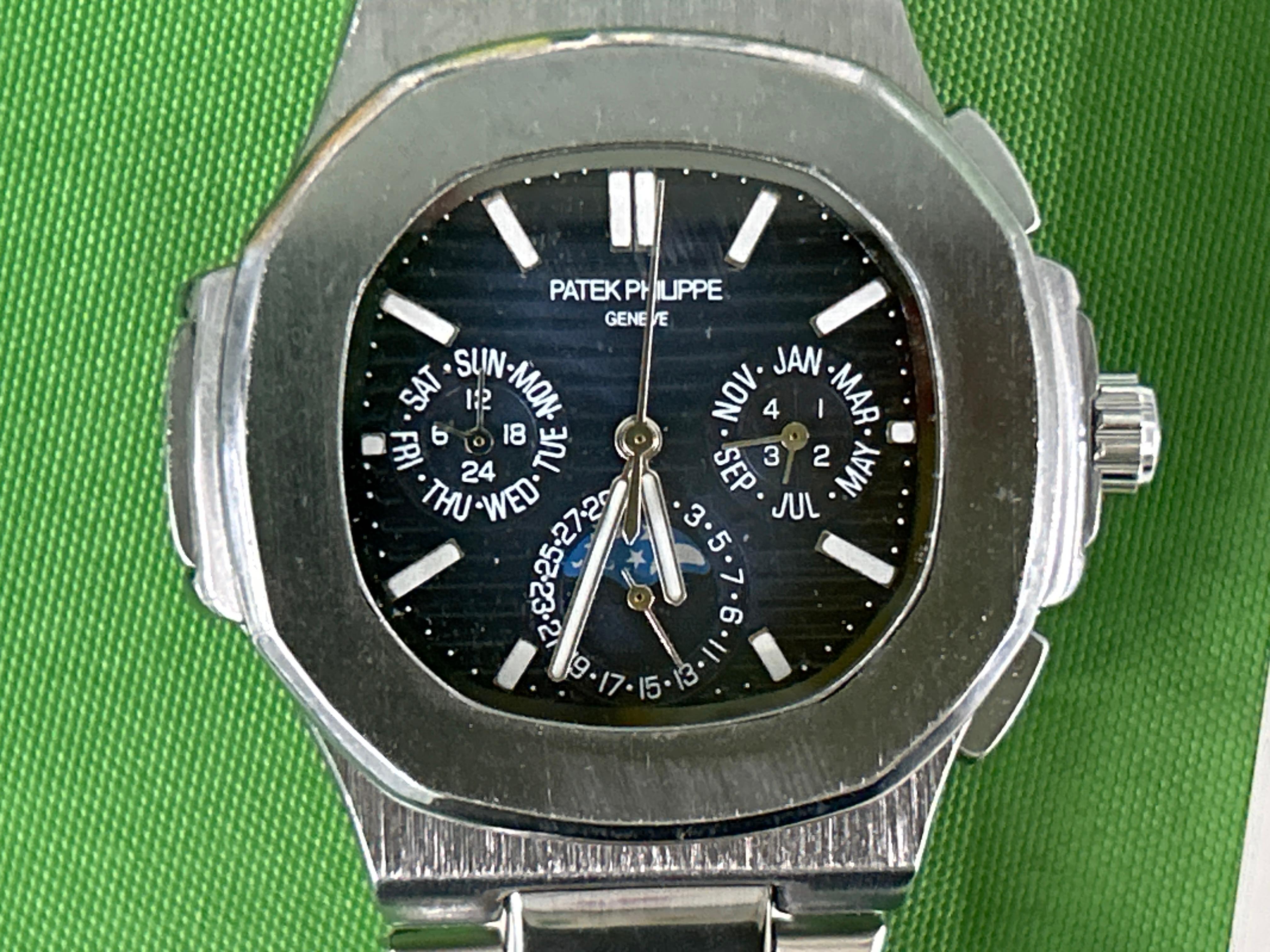 Foto QC 2 de Patek Philippe Nautilus Perpetual Calendar 5740/1G