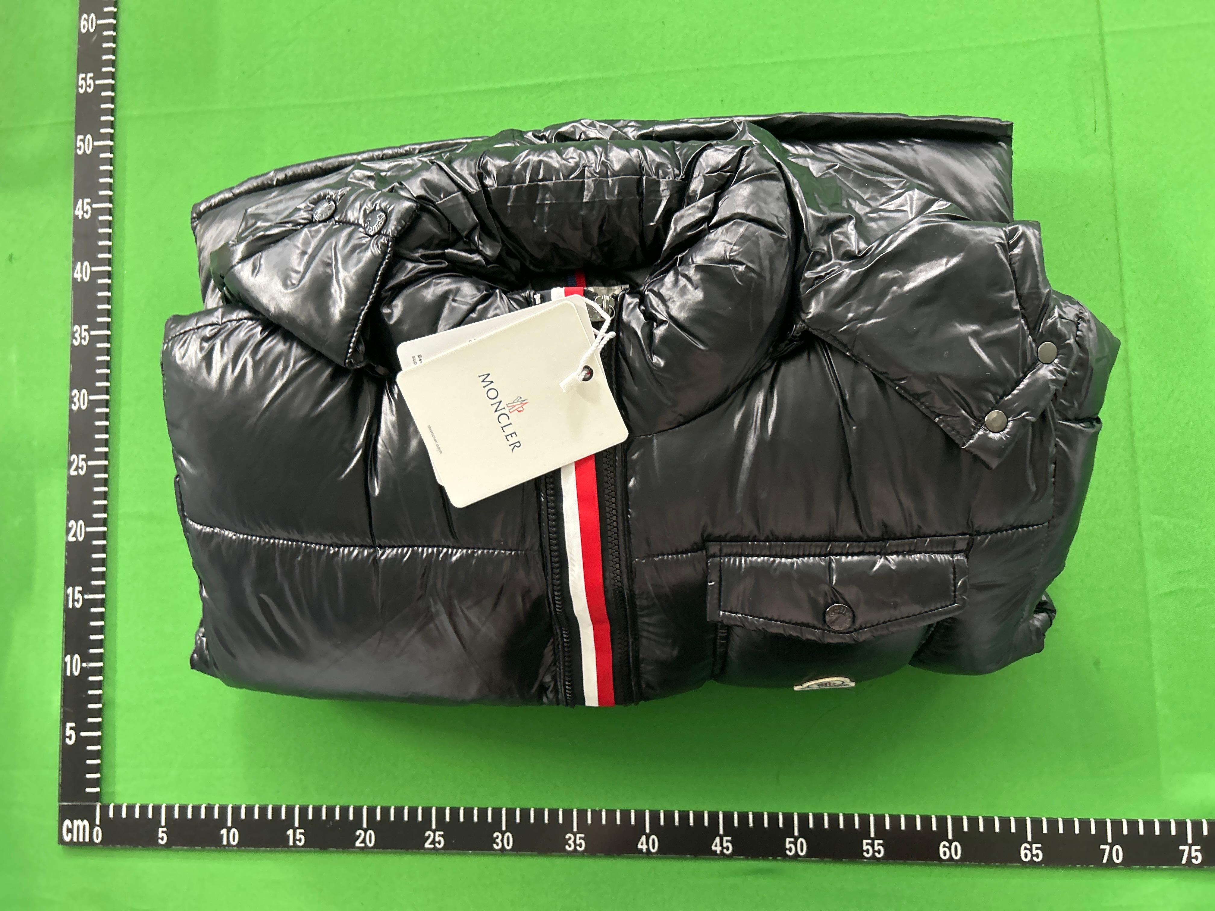 Foto QC 1 de Moncler Montbeliard Puffer Jacket Down Black