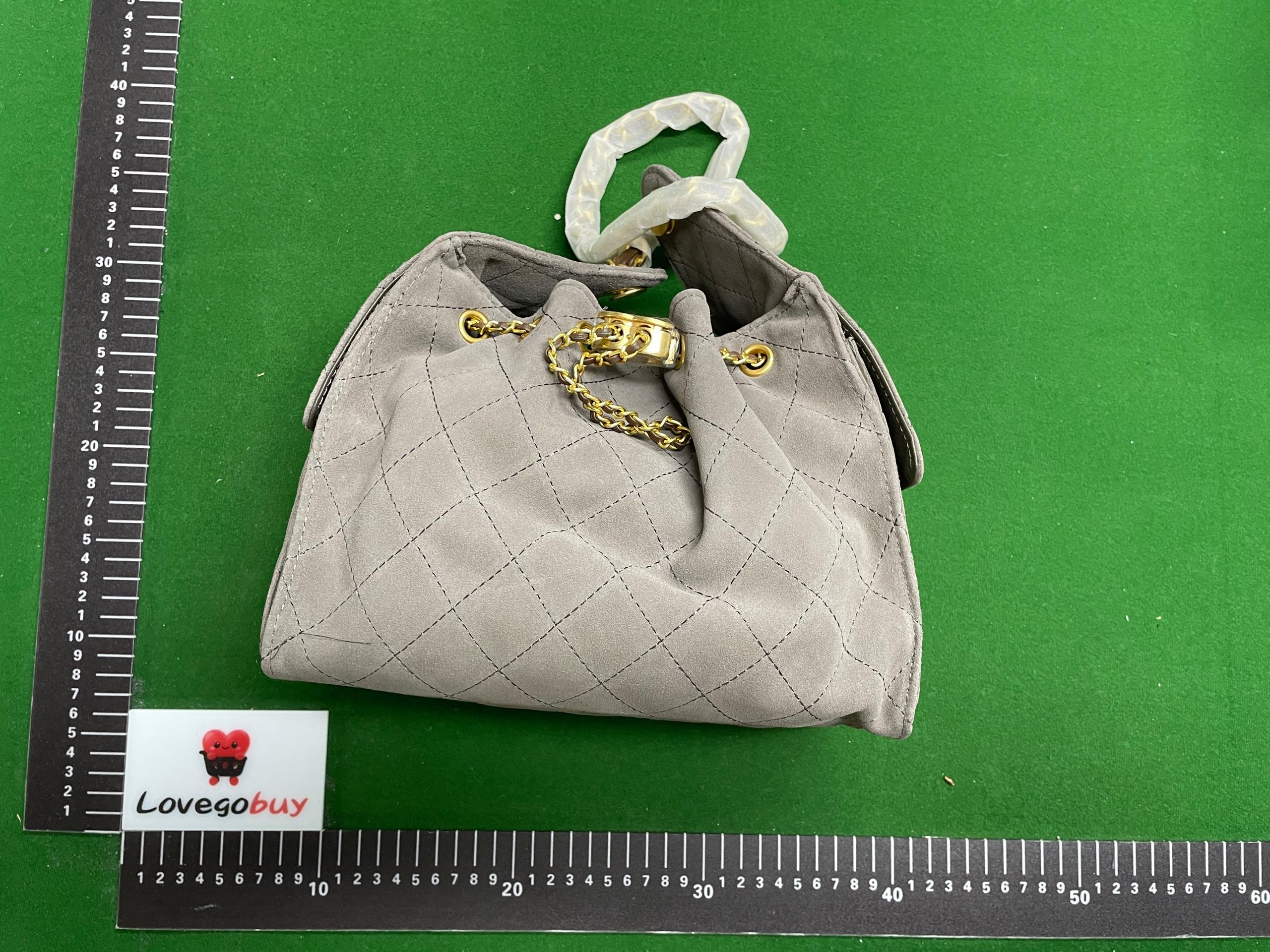 Foto QC 1 de Chanel Hobo Quilted Caviar Skin