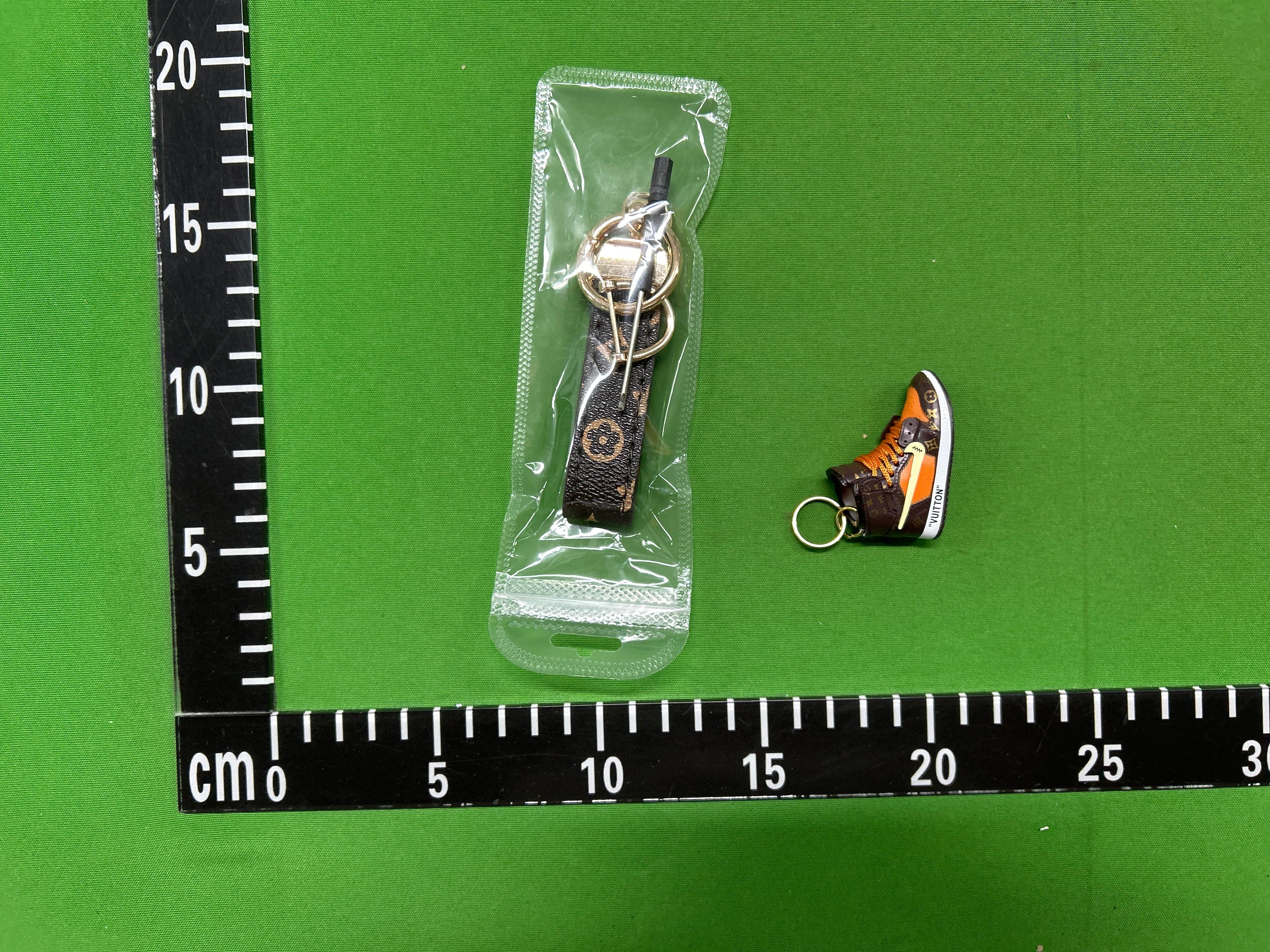 Foto QC 1 de Nike AJ Dunk Kobe 3D Mini Shoe Model Blind Box Series Resin Figure Keychain