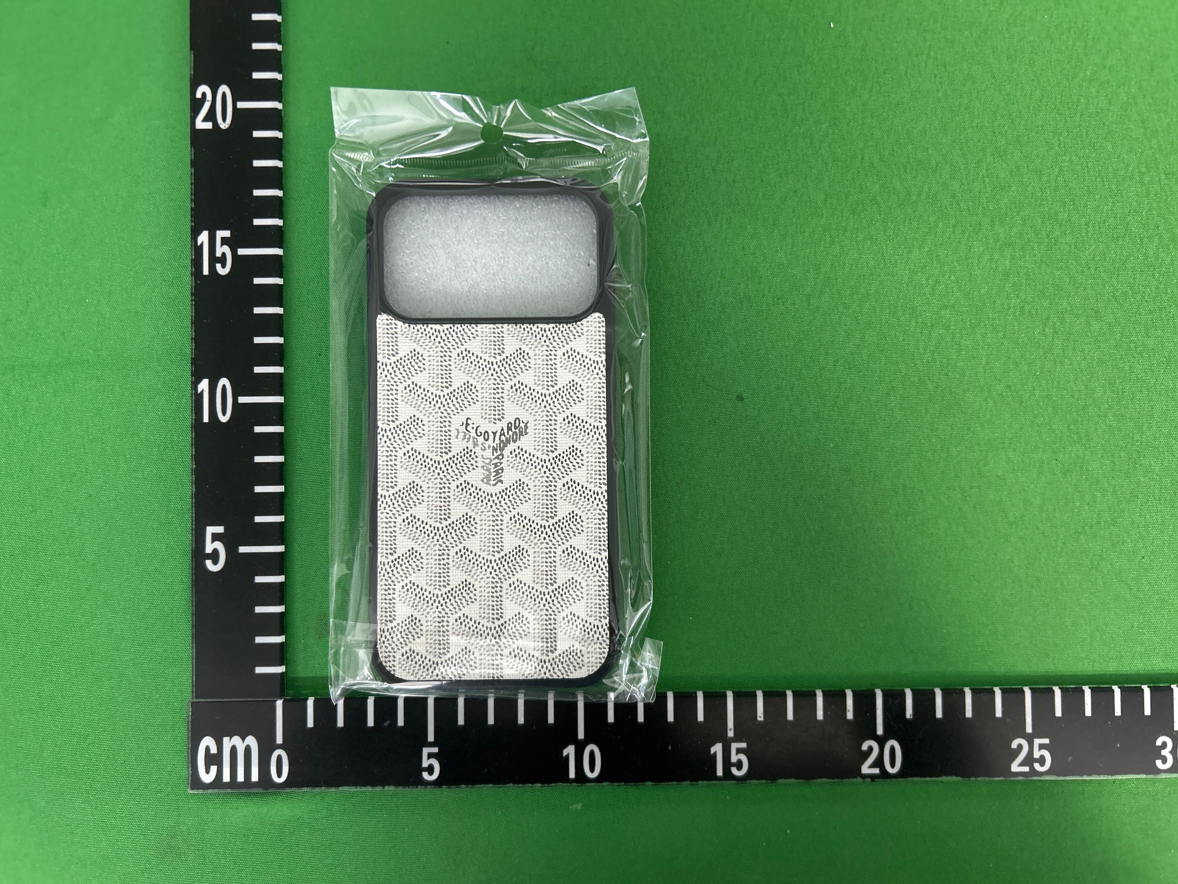 Foto QC 1 de Rimowa Aluminum Case for iPhone 15 Pro Max Silver
