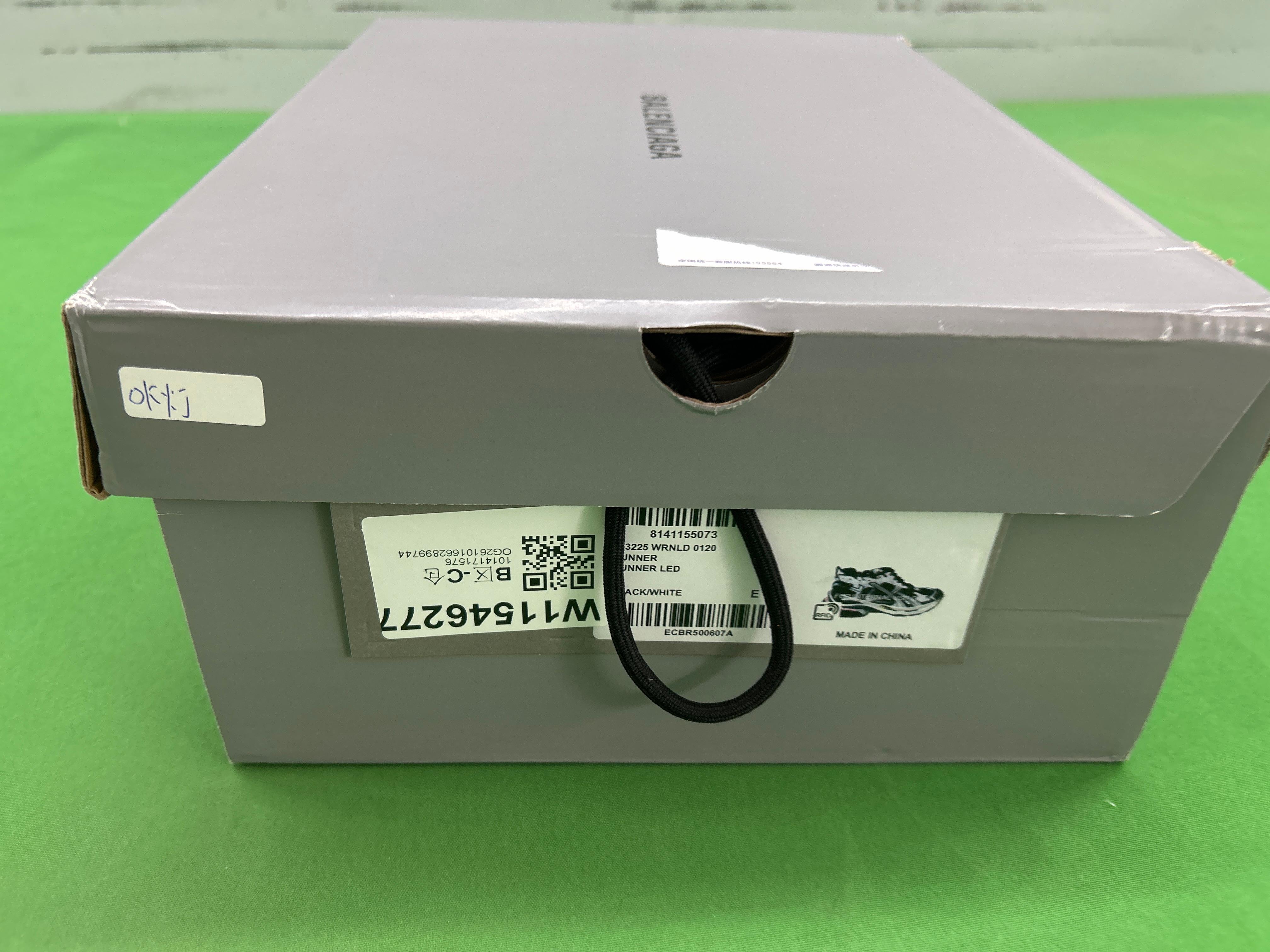 Foto QC 7 de Balenciaga Runner Mesh and Nylon Sneakers White Blue 772767 W3RBW 0575