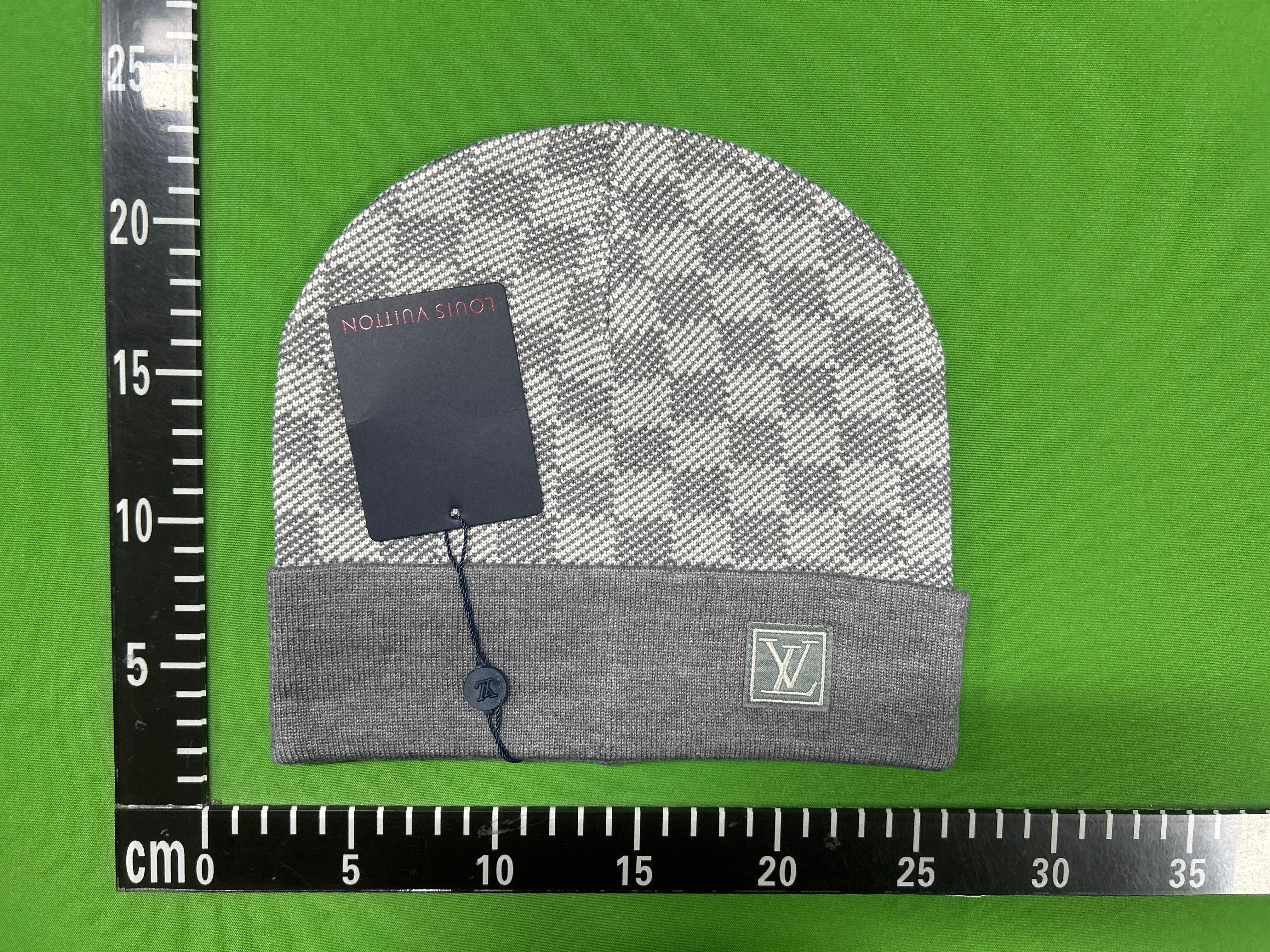 Foto QC 6 de Louis Vuitton Petit Damier Beanie Grey